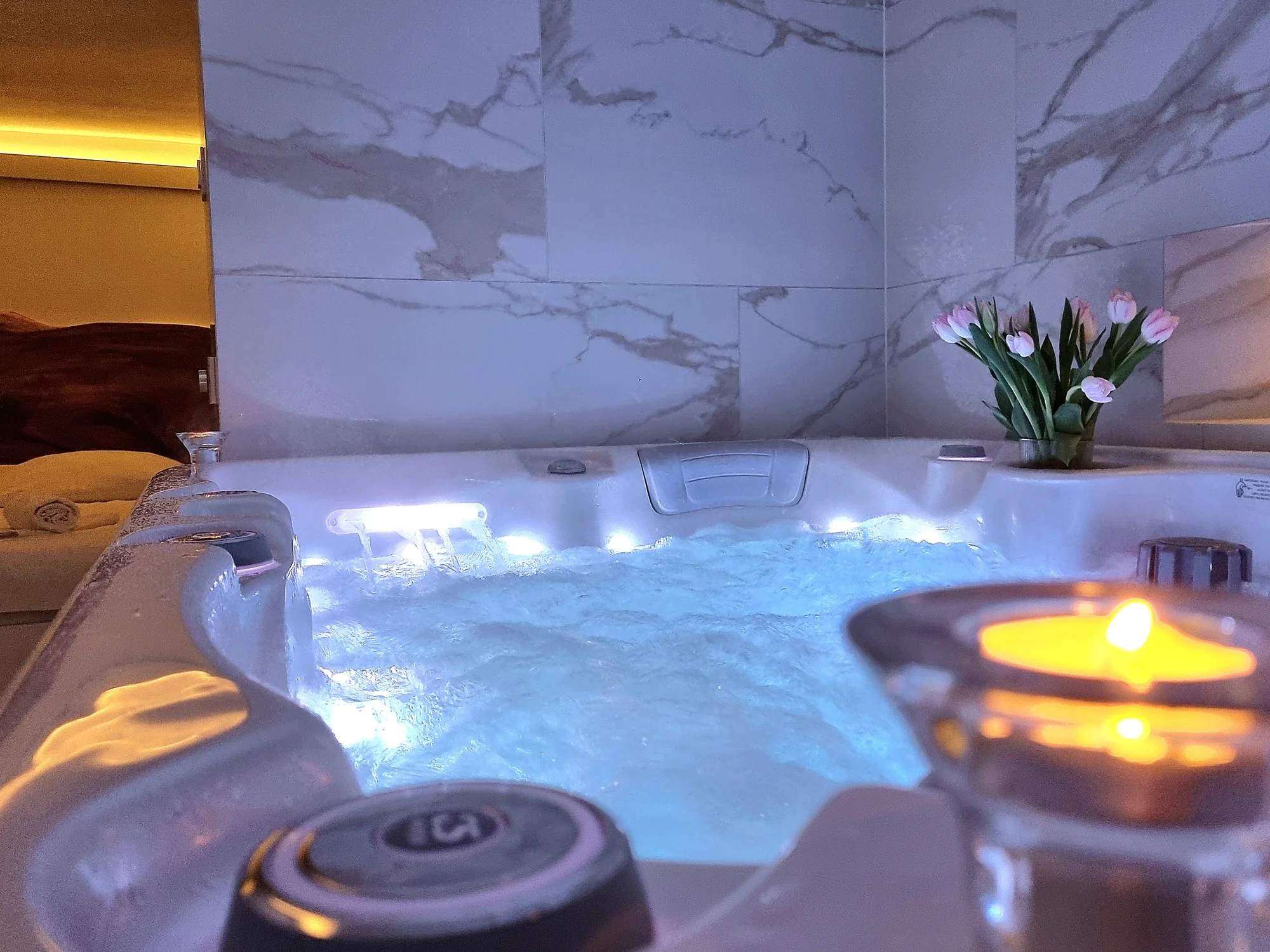 Privátní wellness na hodinu i celou noc: finská sauna, vířivá vana, ochlazovací vědro i s Bohemia Sektem