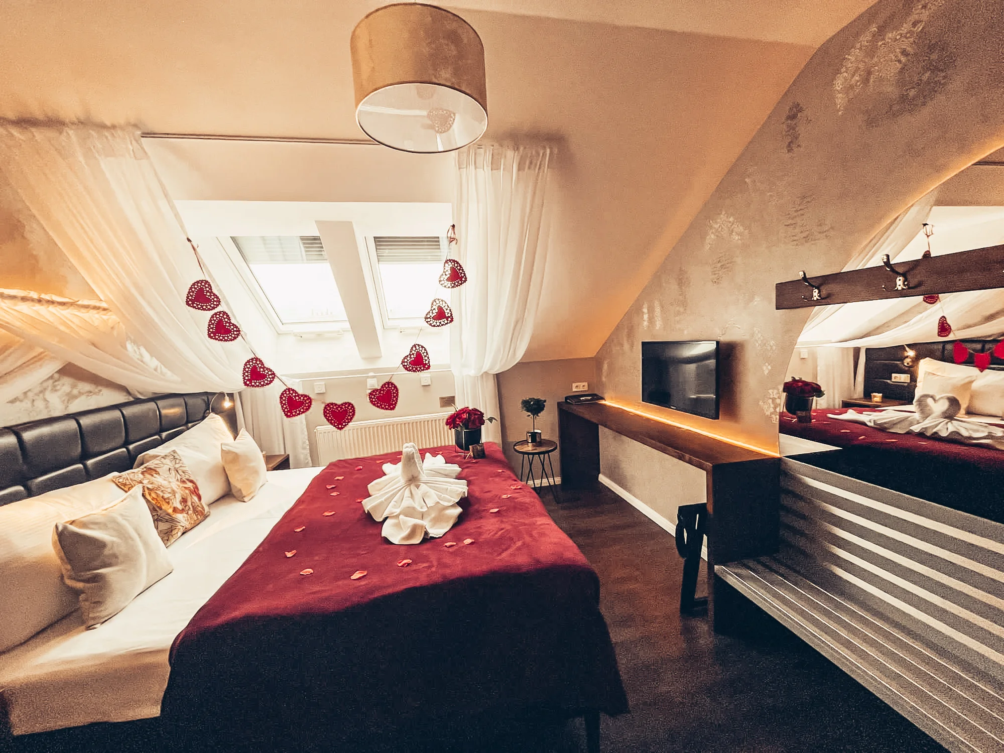 S láskou do Prahy: 4* hotel v centru, snídaně, romantický večer na lodi