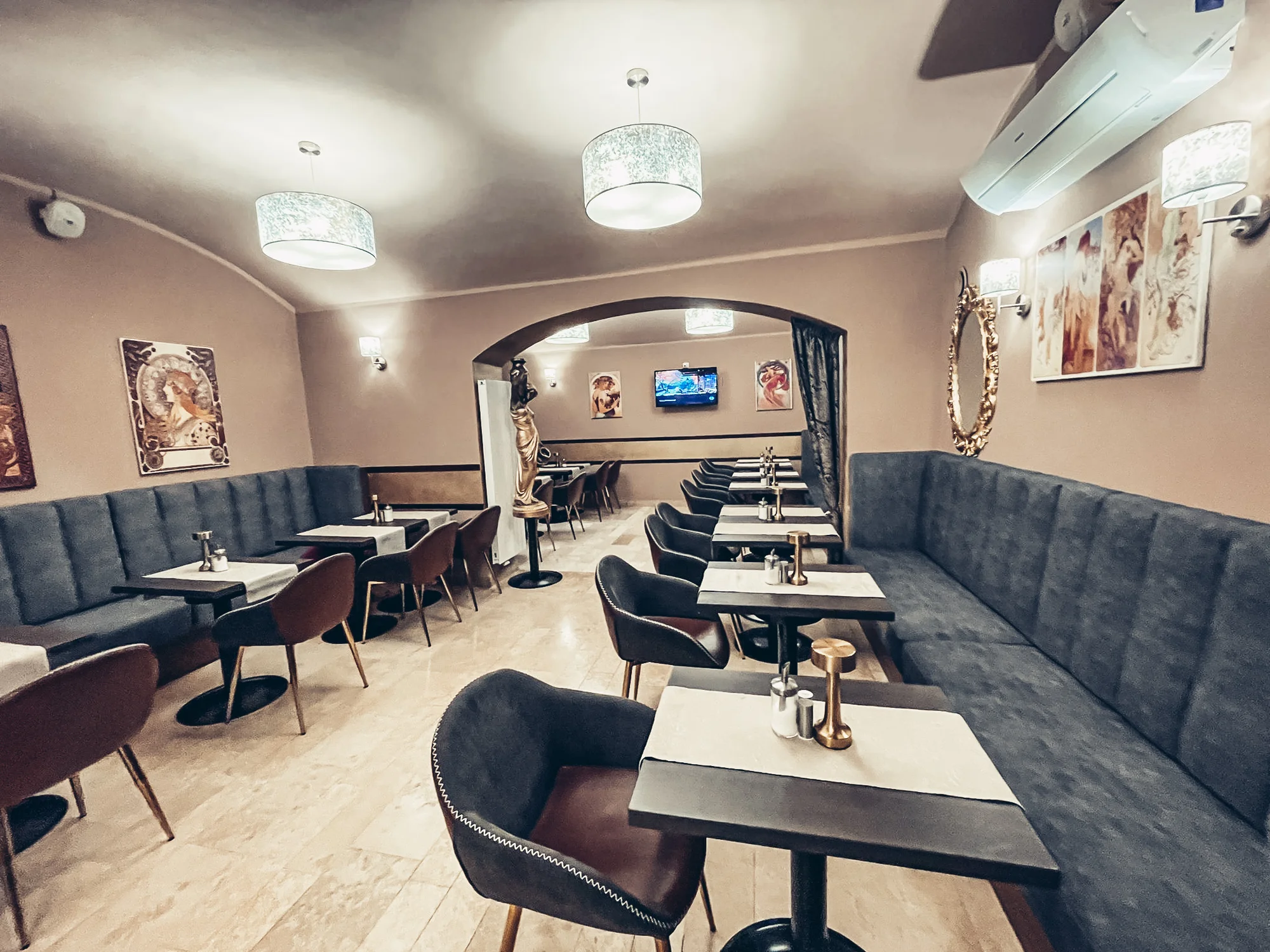 S láskou do Prahy: 4* hotel v centru, snídaně, romantický večer na lodi