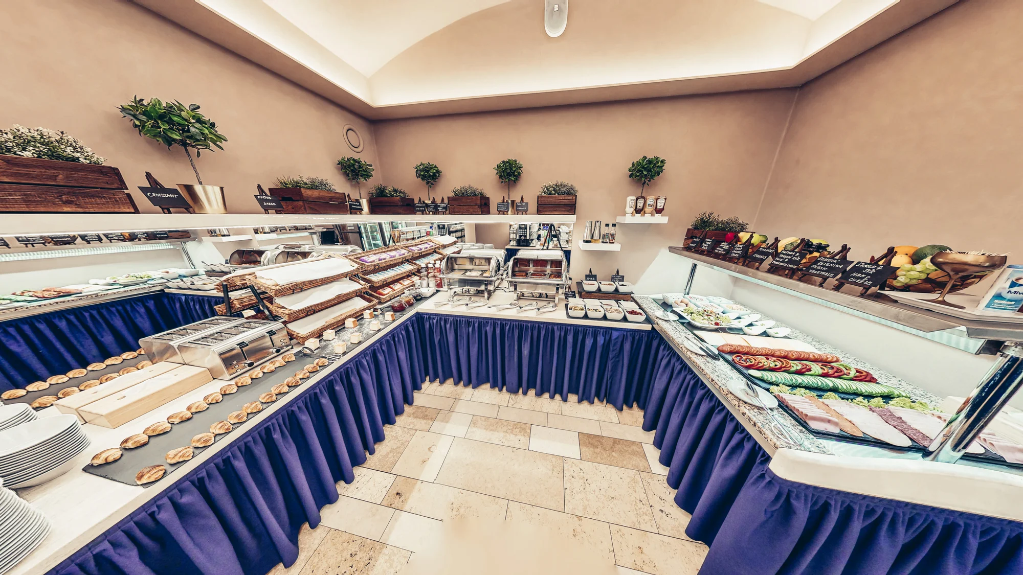 S láskou do Prahy: 4* hotel v centru, snídaně, romantický večer na lodi
