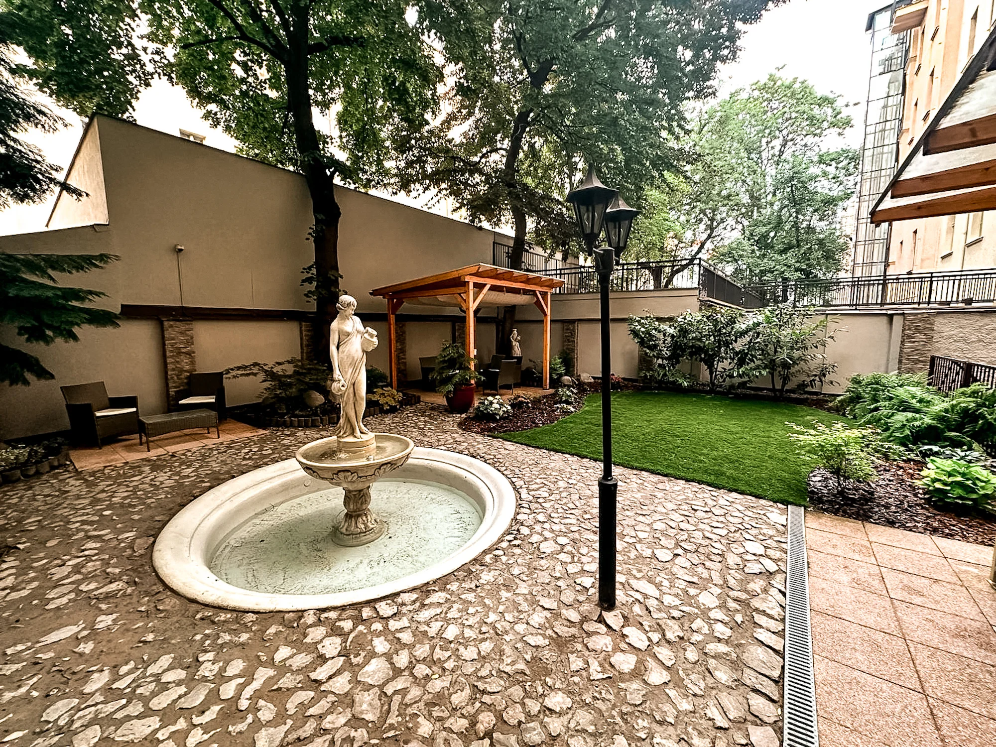 S láskou do Prahy: 4* hotel v centru, snídaně, romantický večer na lodi