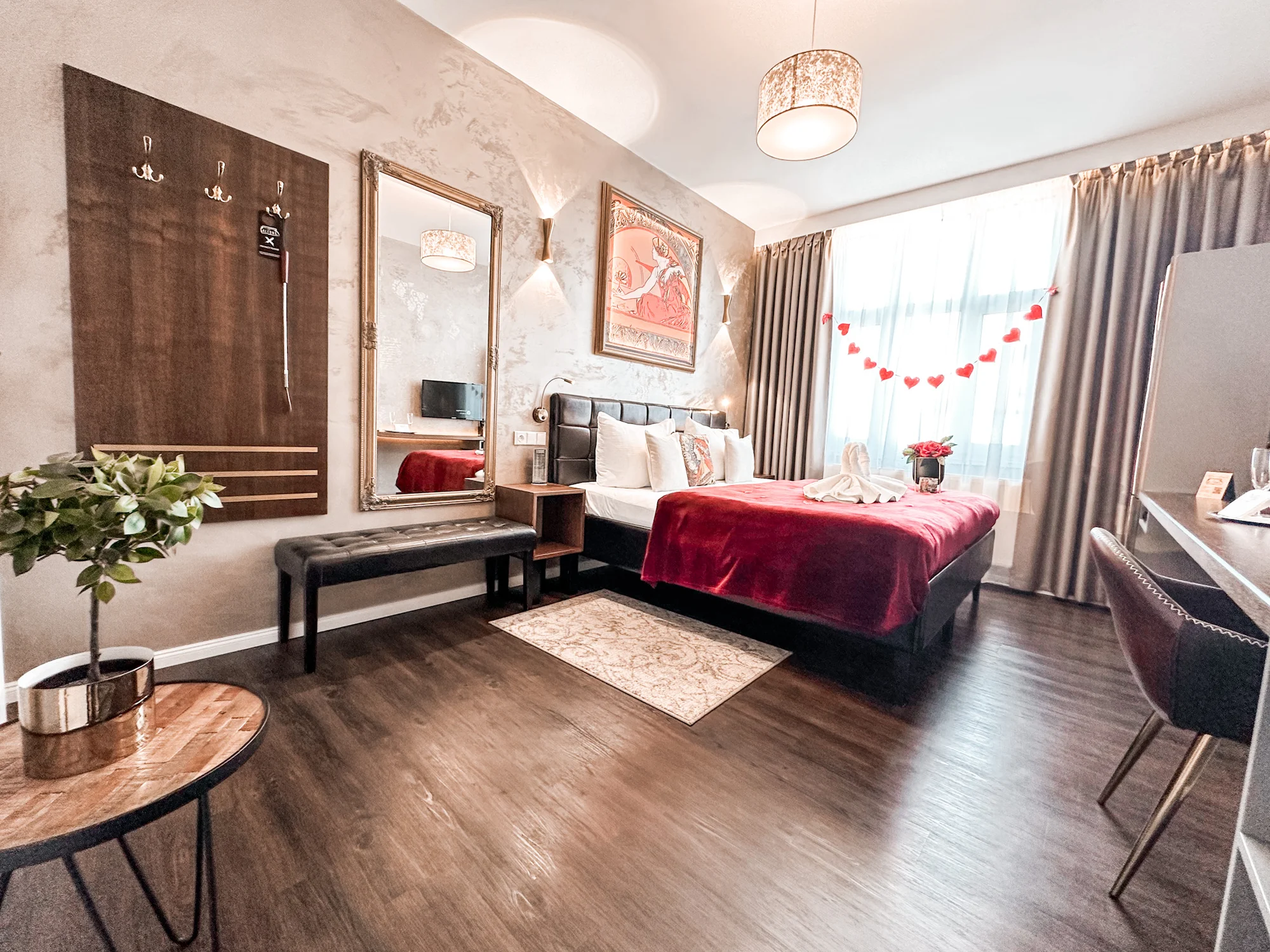S láskou do Prahy: 4* hotel v centru, snídaně, romantický večer na lodi