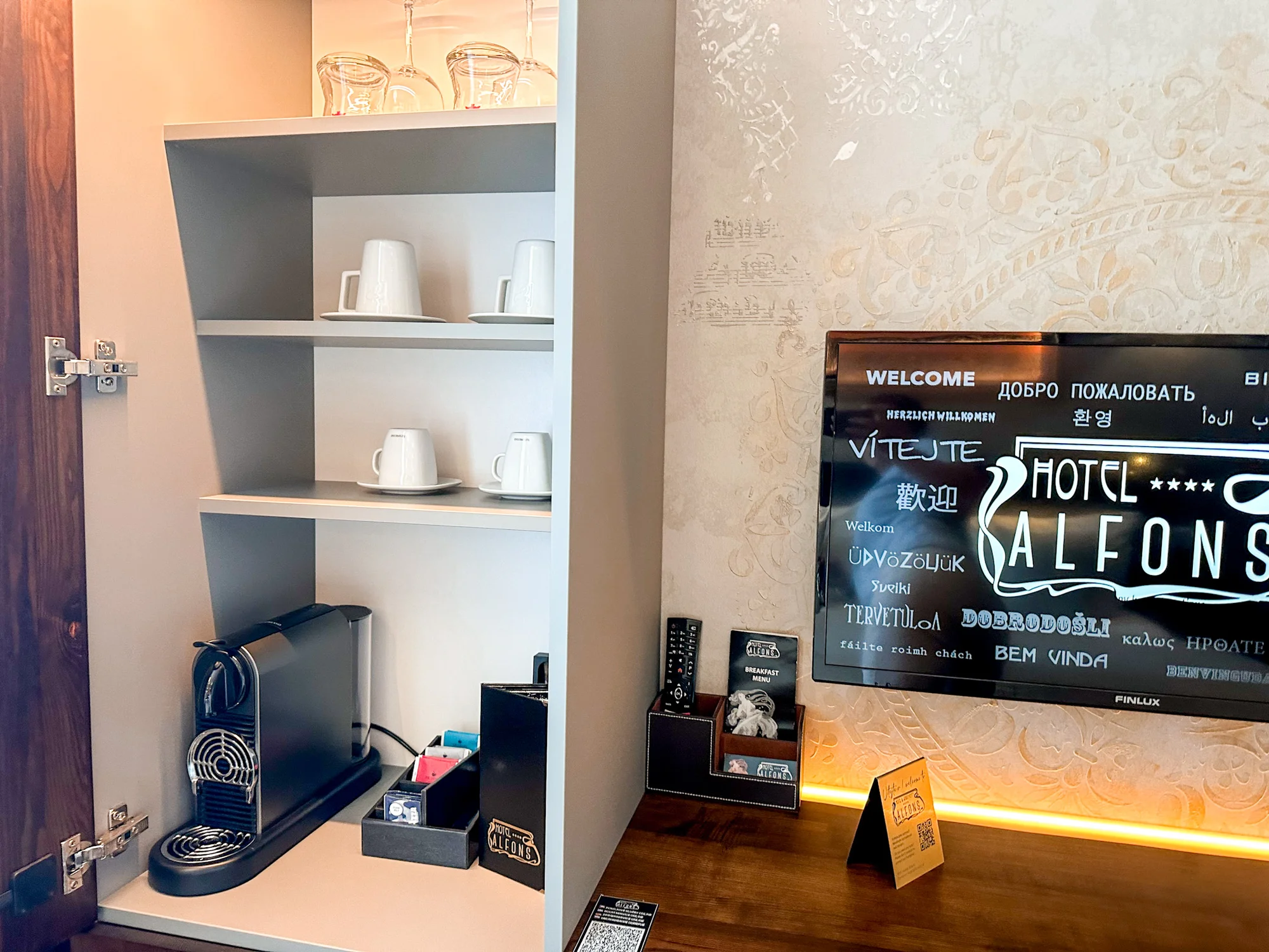 S láskou do Prahy: 4* hotel v centru, snídaně, romantický večer na lodi