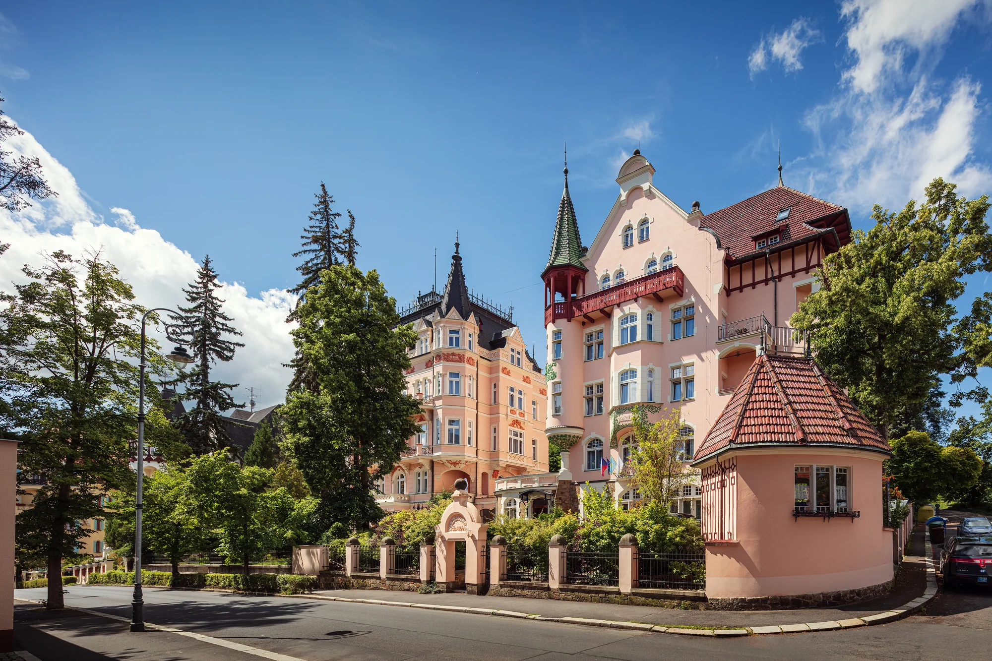 4* pobyt v Karlových Varech: snídaně či polopenze, na výběr i neomezený wellness a procedury