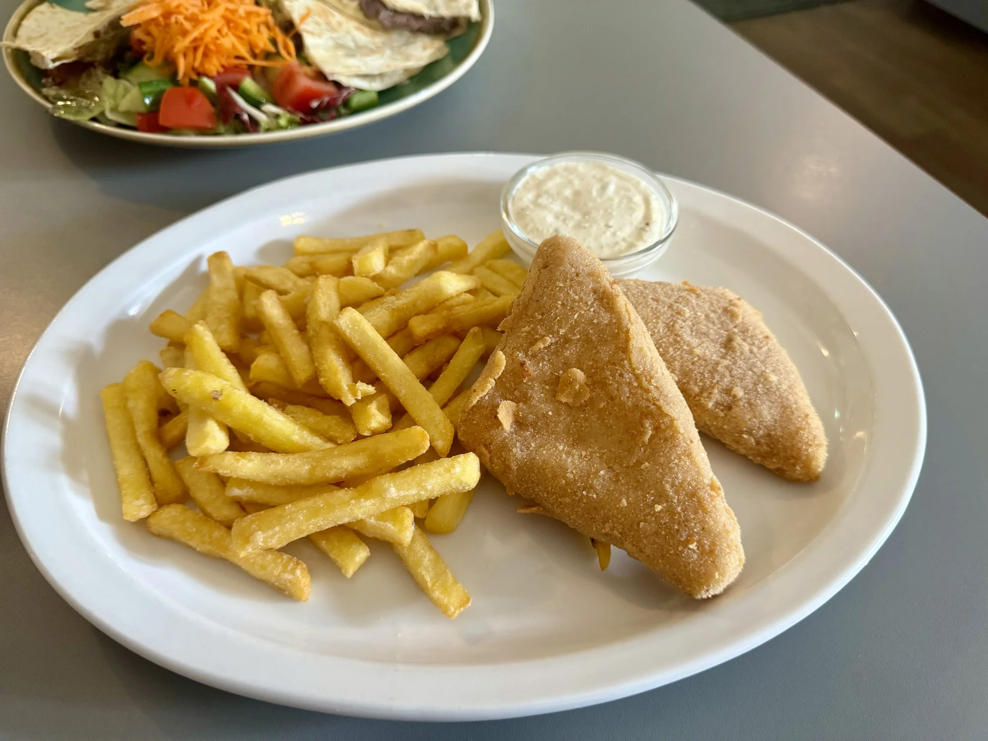 Pronájem bowlingové dráhy na 2 hodiny a tatarák, burger, smažák či quesadilla pro 4 hráče na Ladronce