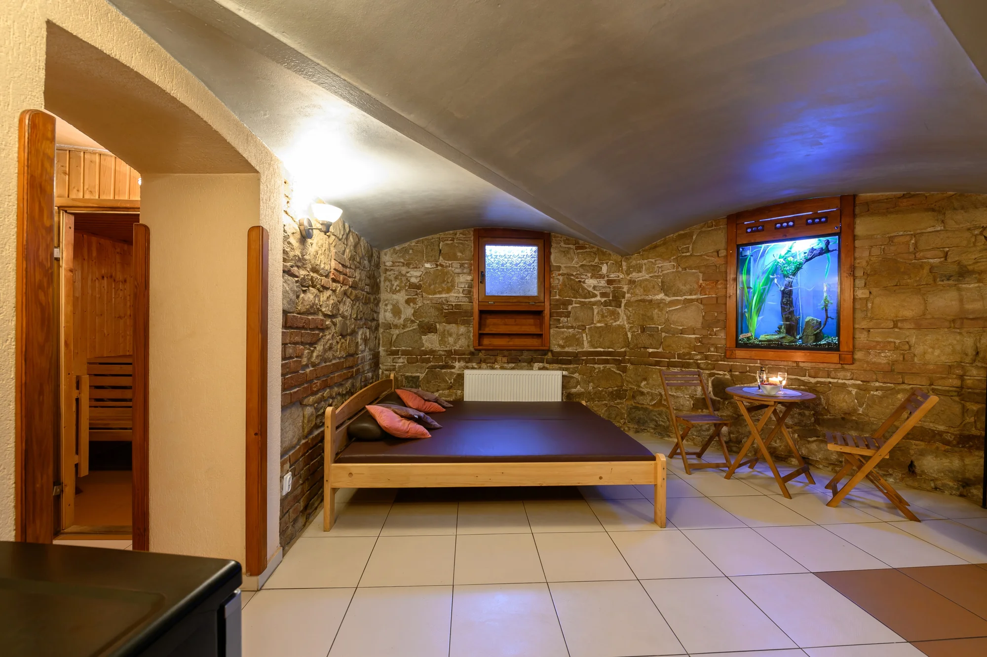 Privátní relax: finská sauna na 2 hod. a láhev vína pro 2 osoby