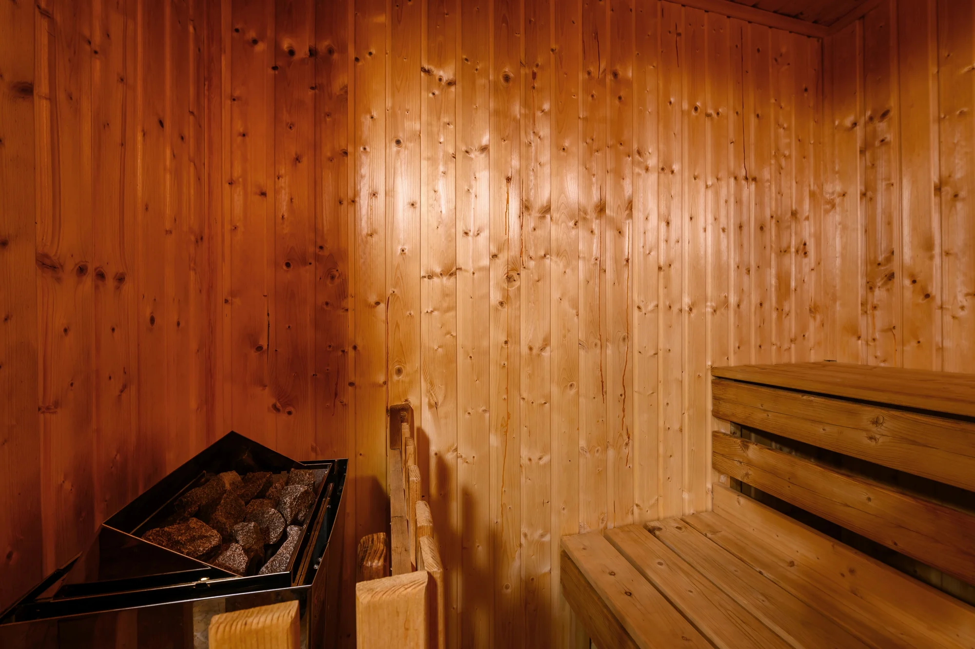 Privátní relax: finská sauna na 2 hod. a láhev vína pro 2 osoby