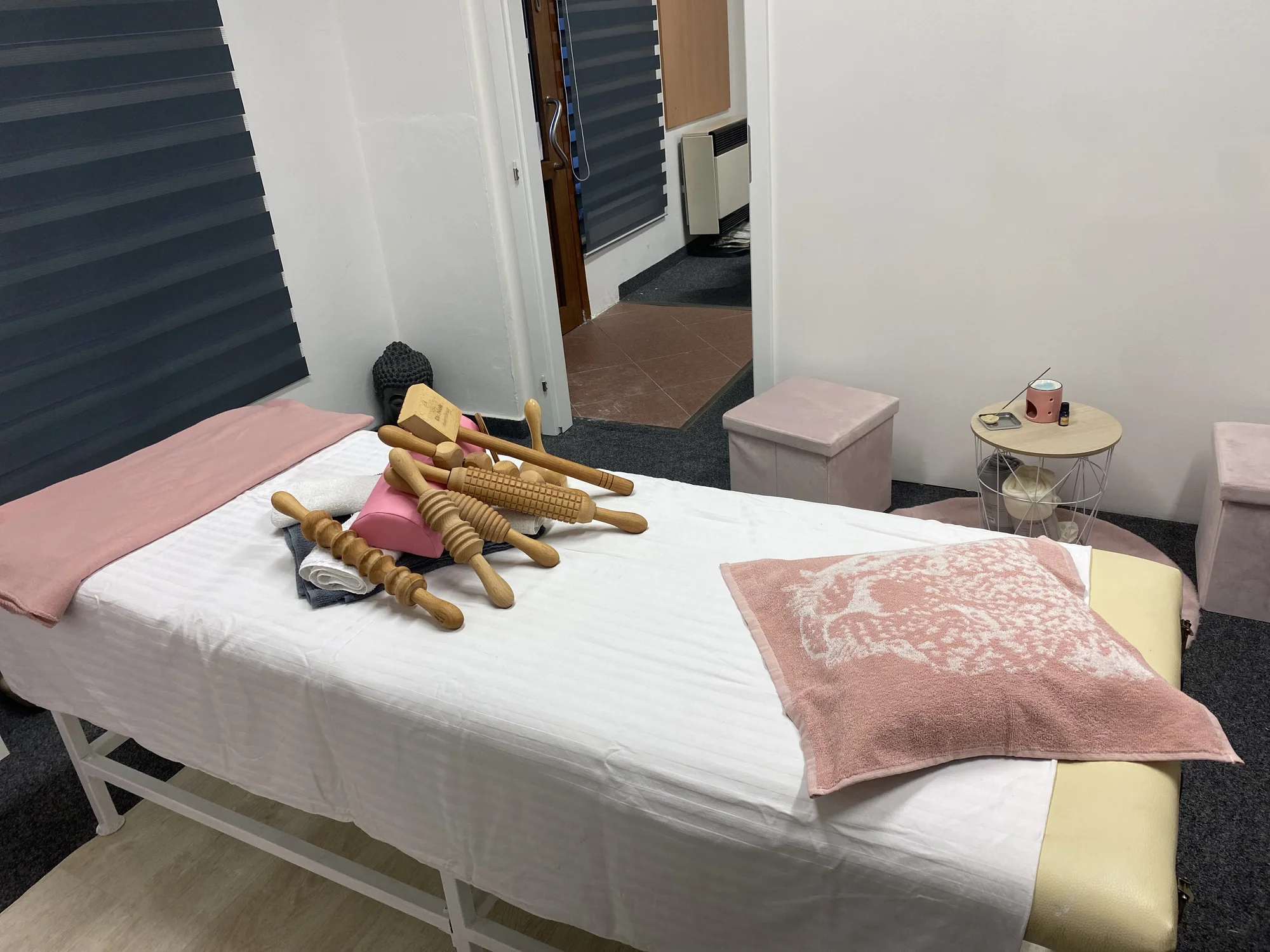 Maderoterapie těla či obličeje včetně zábalu nebo relaxační masáže hlavy