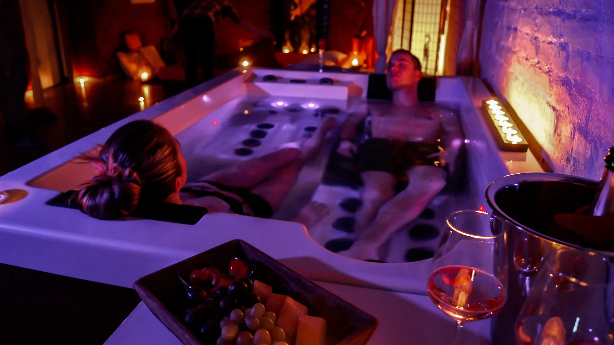Privátní relax v hydromasážní vaně a infrasauně na 60–240 min. i romantický balíček na celou noc