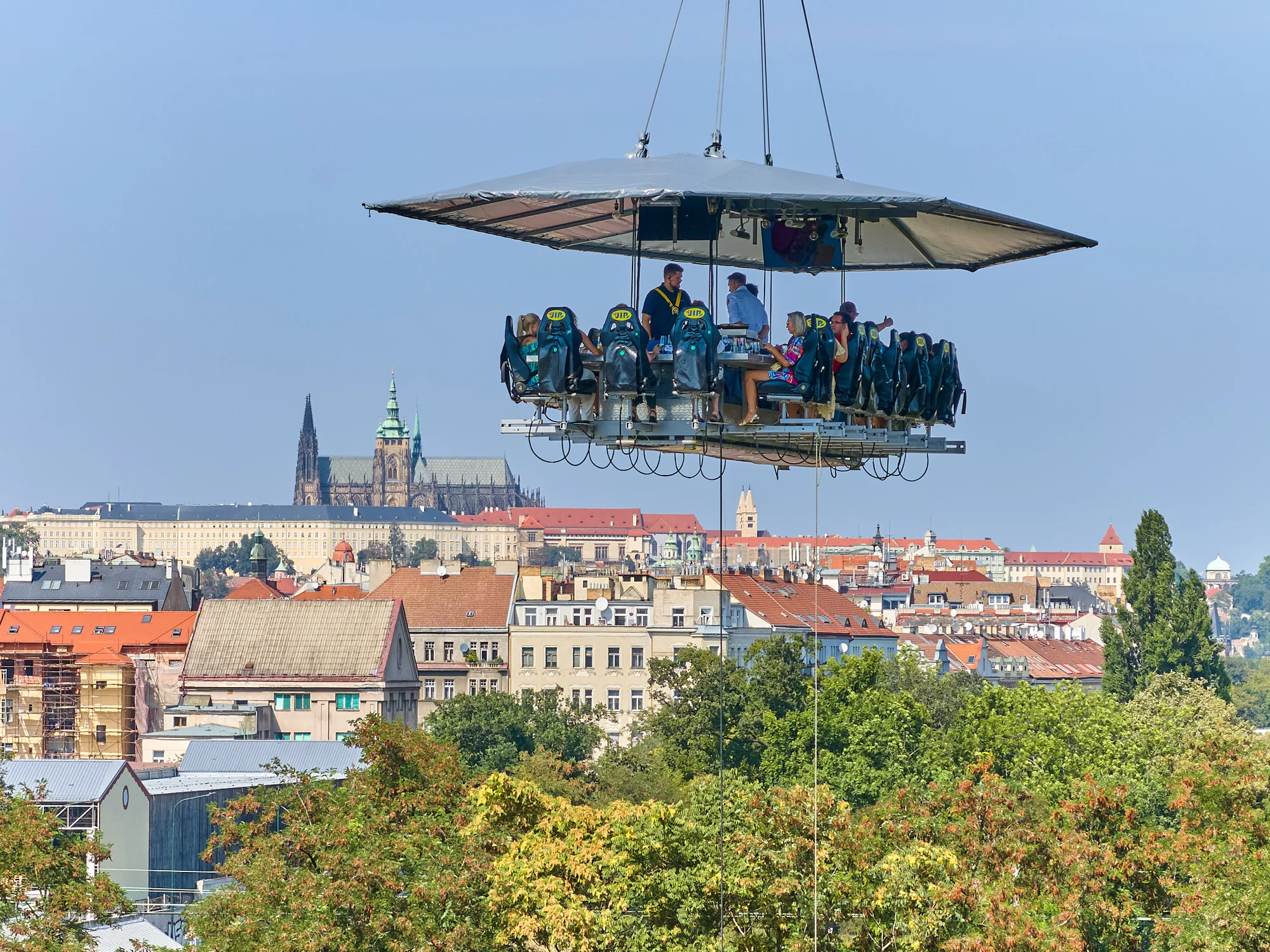 Premium Lunch nebo Dinner in the Sky: menu se 3 nebo 4 chody podávané v oblacích