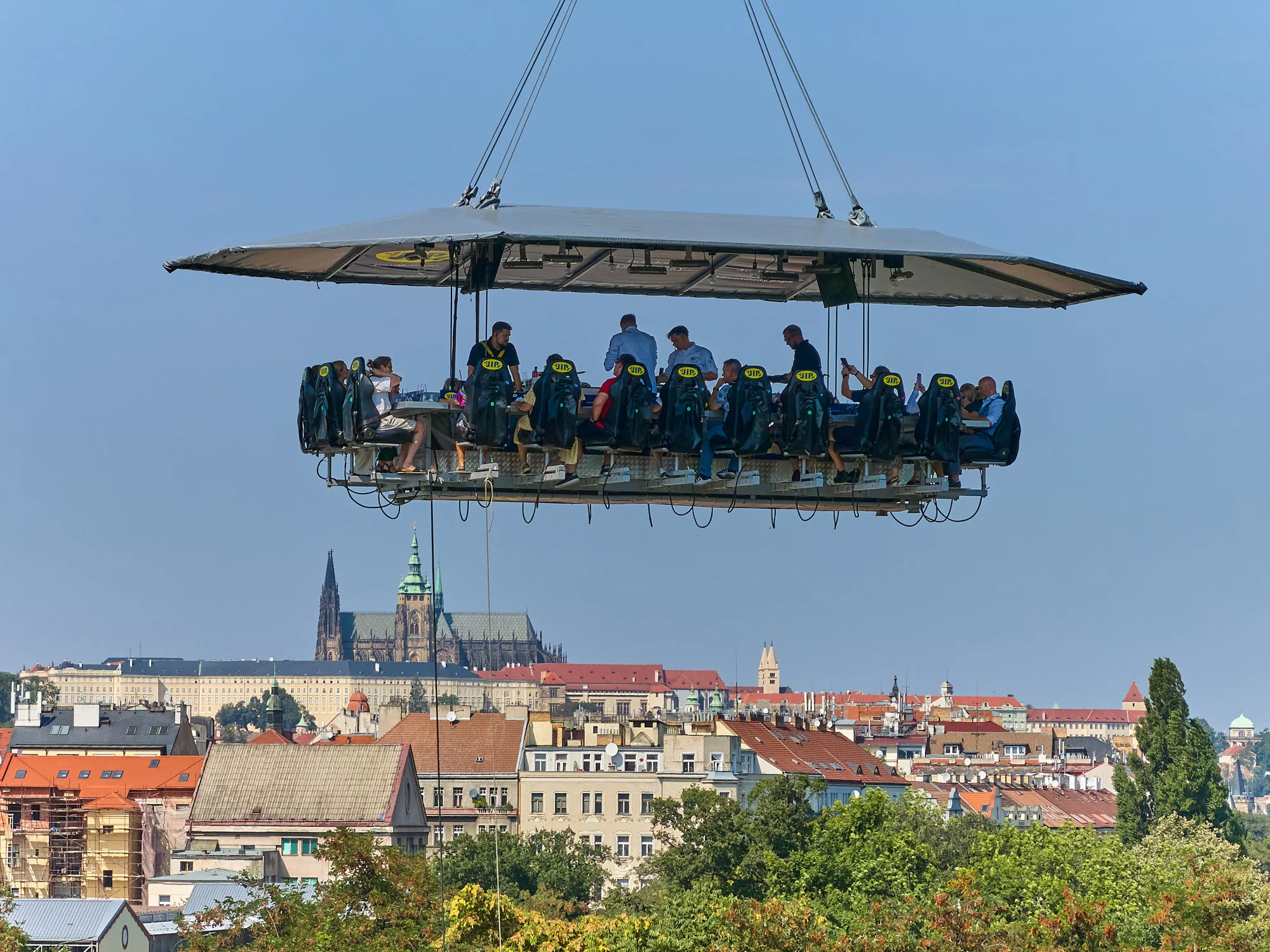 Premium Lunch nebo Dinner in the Sky: menu se 3 nebo 4 chody podávané v oblacích