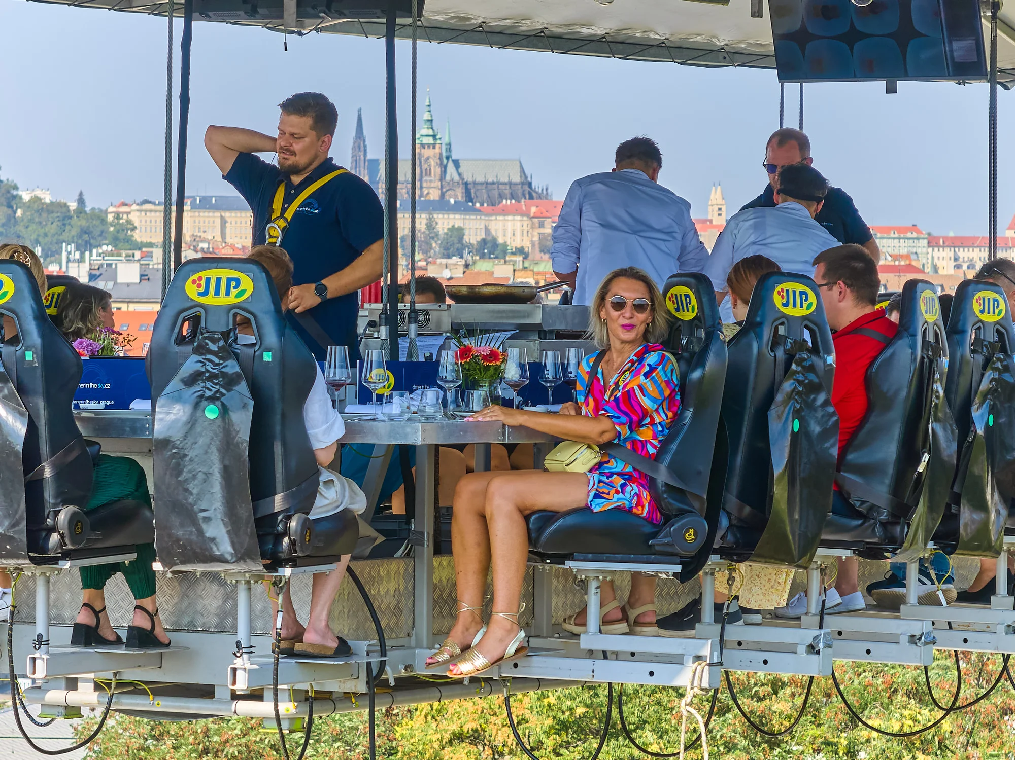 Premium Lunch nebo Dinner in the Sky: menu se 3 nebo 4 chody podávané v oblacích