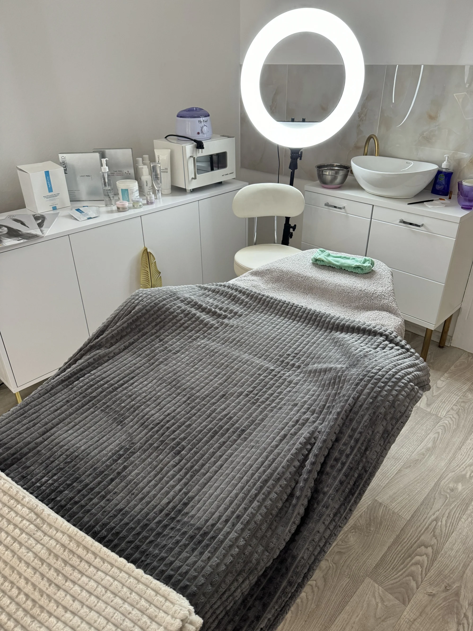 Krásné obočí a řasy: lash lifting i úprava, barvení nebo laminace obočí