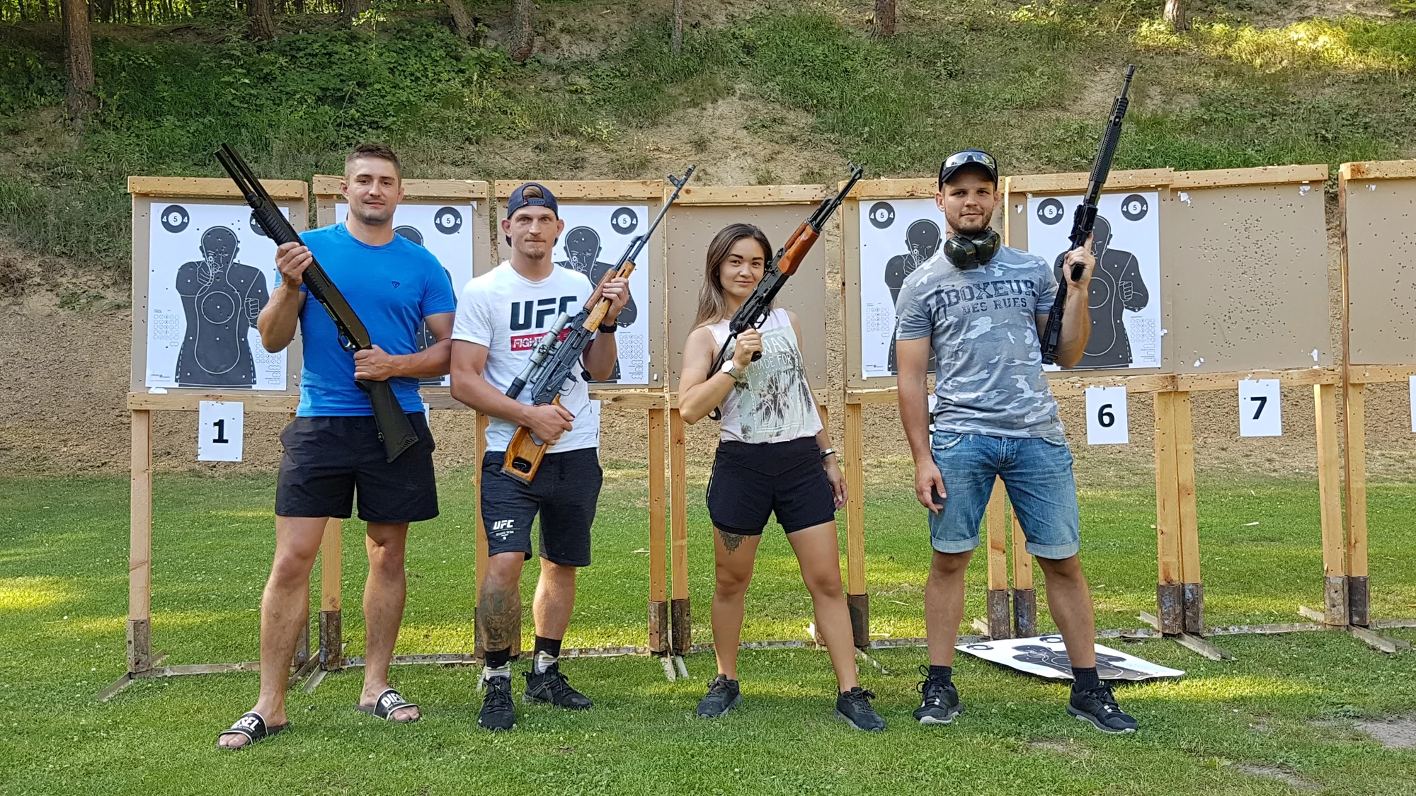 Střelecké balíčky pro 1-2 osoby: až 7 zbraní a 38 nábojů, služby instruktora i zapůjčení chráničů