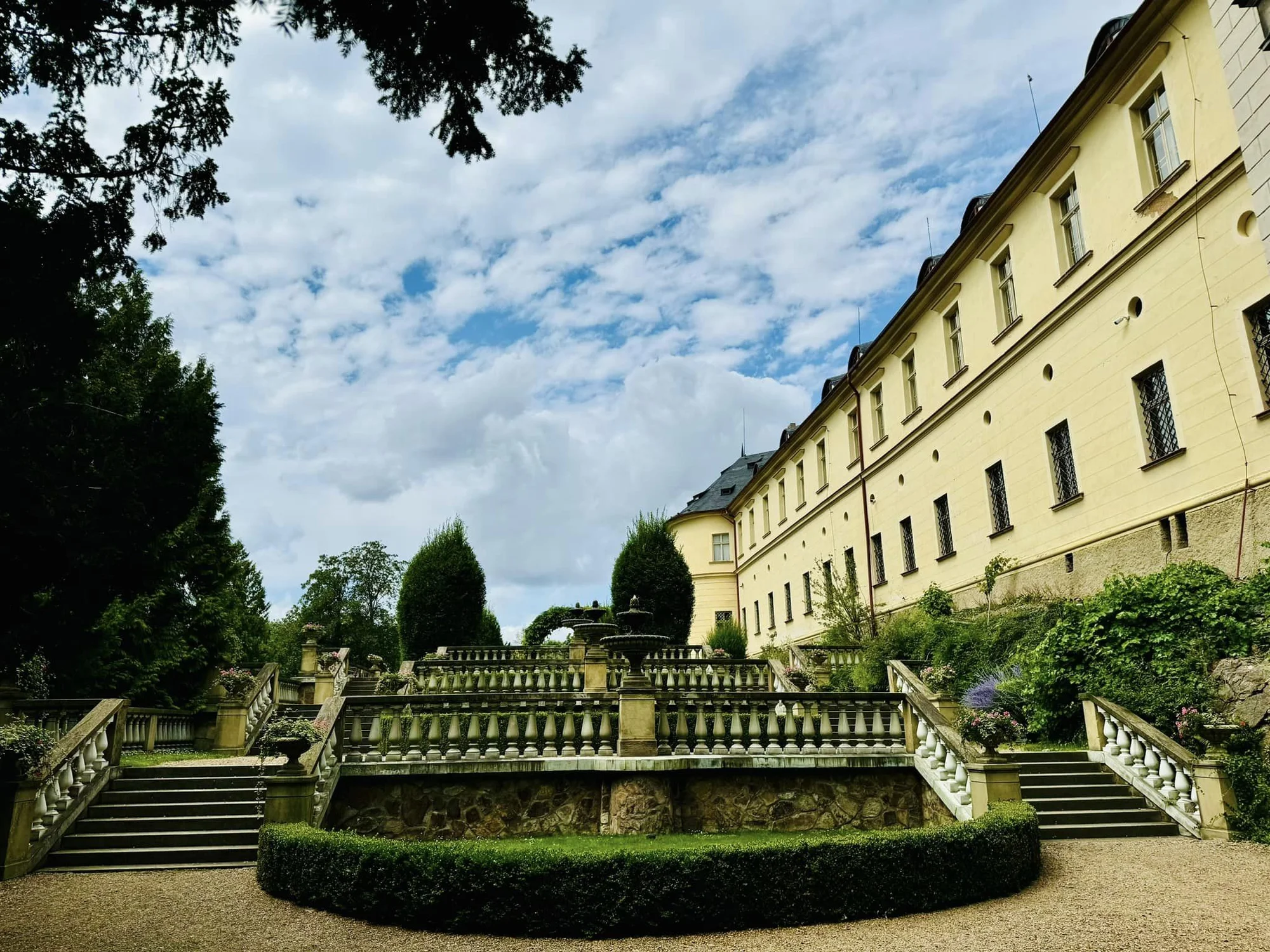Pohádková romantika v Chateau Zbiroh: večeře v krčmě, wellness a prohlídka zámku
