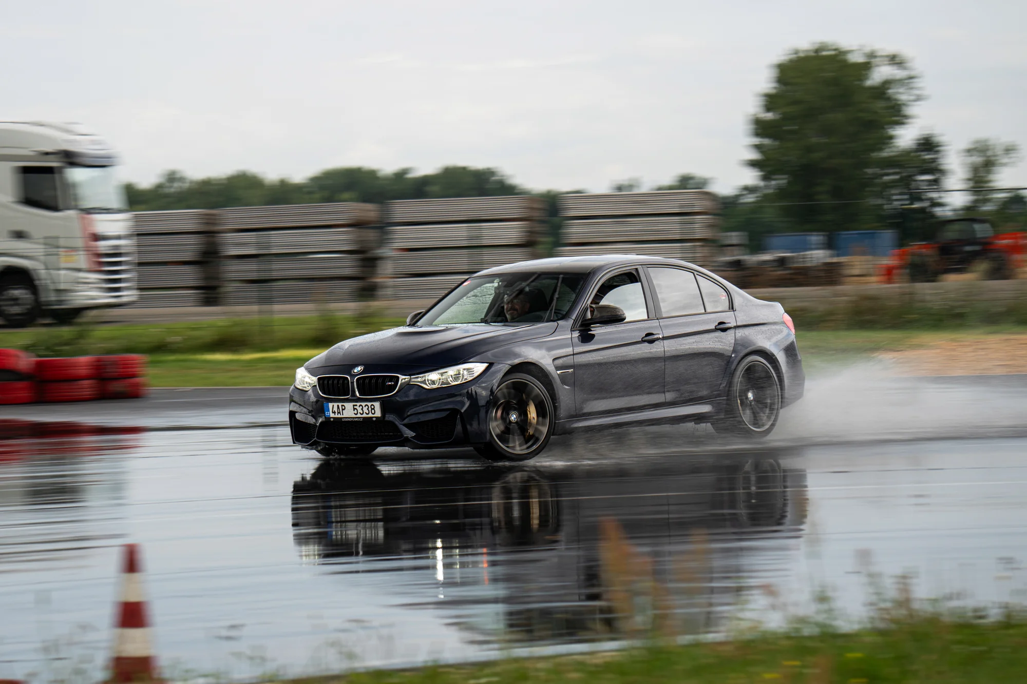 BMW M3 na závodních okruzích: řízení či spolujízda