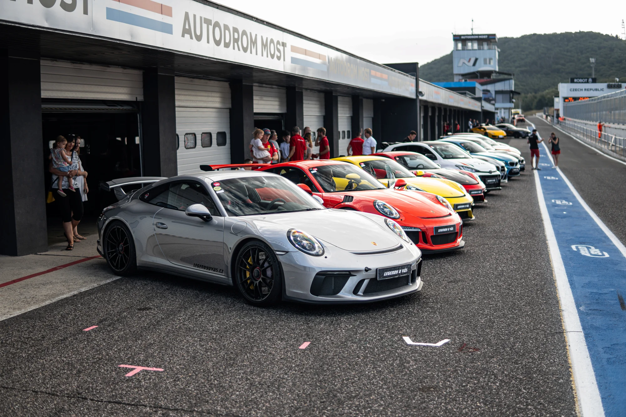 Adrenalinová jízda na závodním okruhu s Porsche 911 GT3