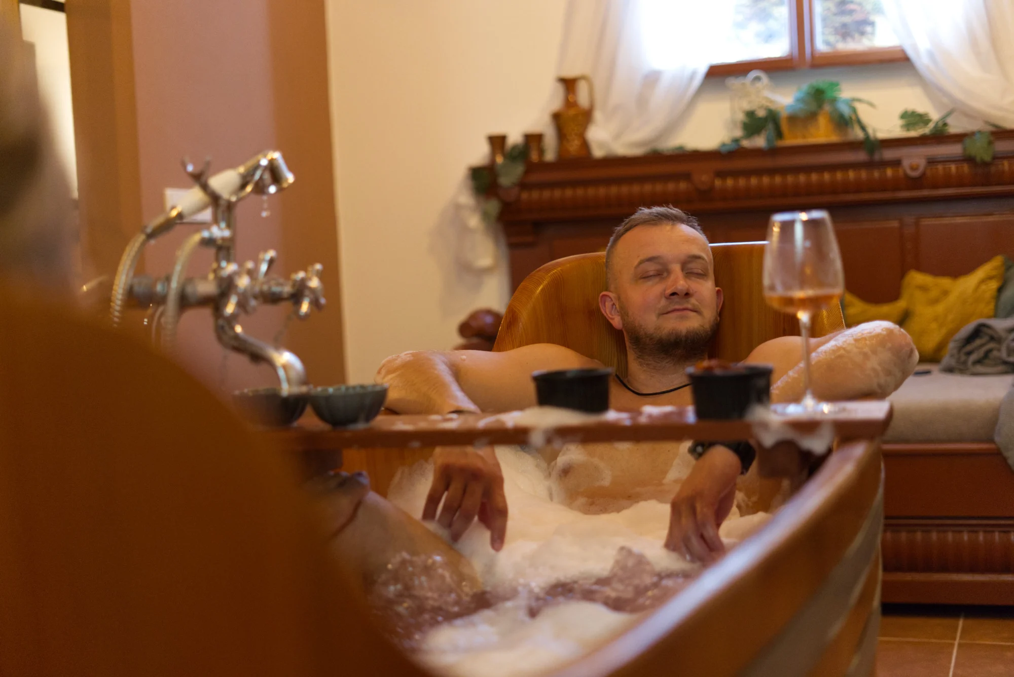 Vinné lázně jen pro vás, privátní sauna i koupací káď a neomezená konzumace vína pro 2 osoby