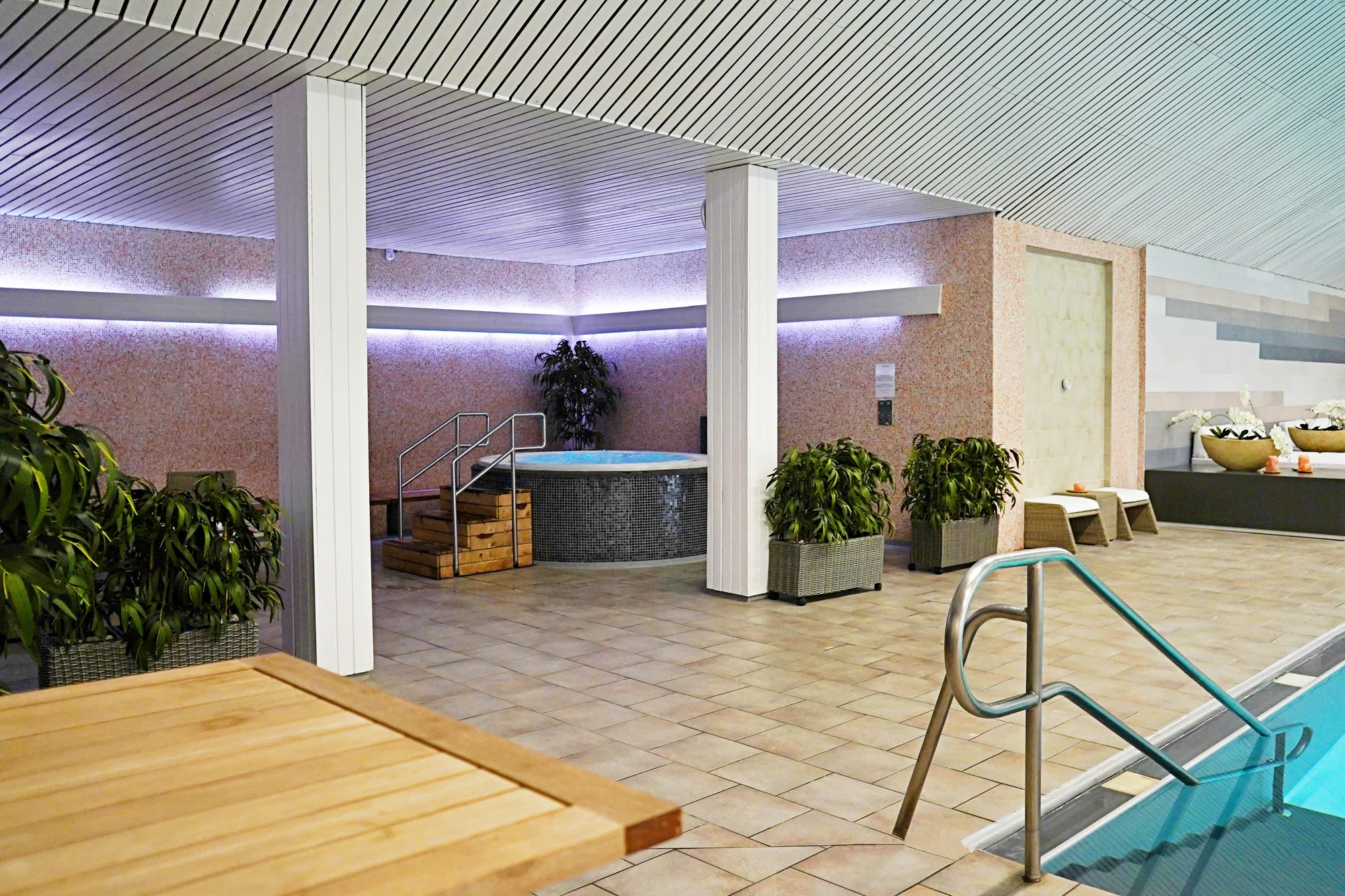 Veřejný wellness s bazénem, saunami, vířivkou a posilovnou pro dospělé i rodinu