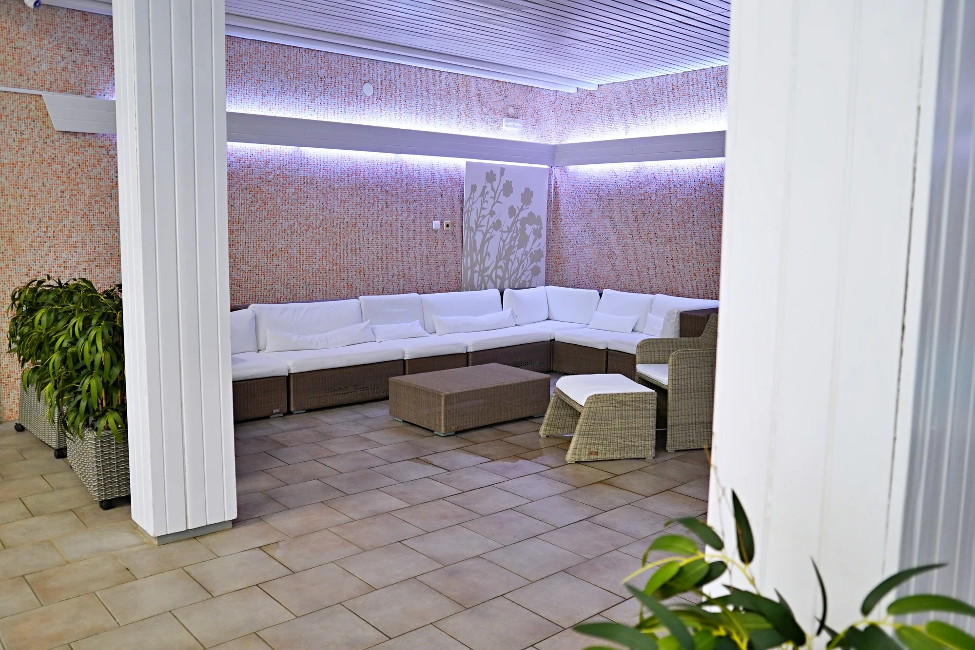 Veřejný wellness s bazénem, saunami, vířivkou a posilovnou pro dospělé i rodinu