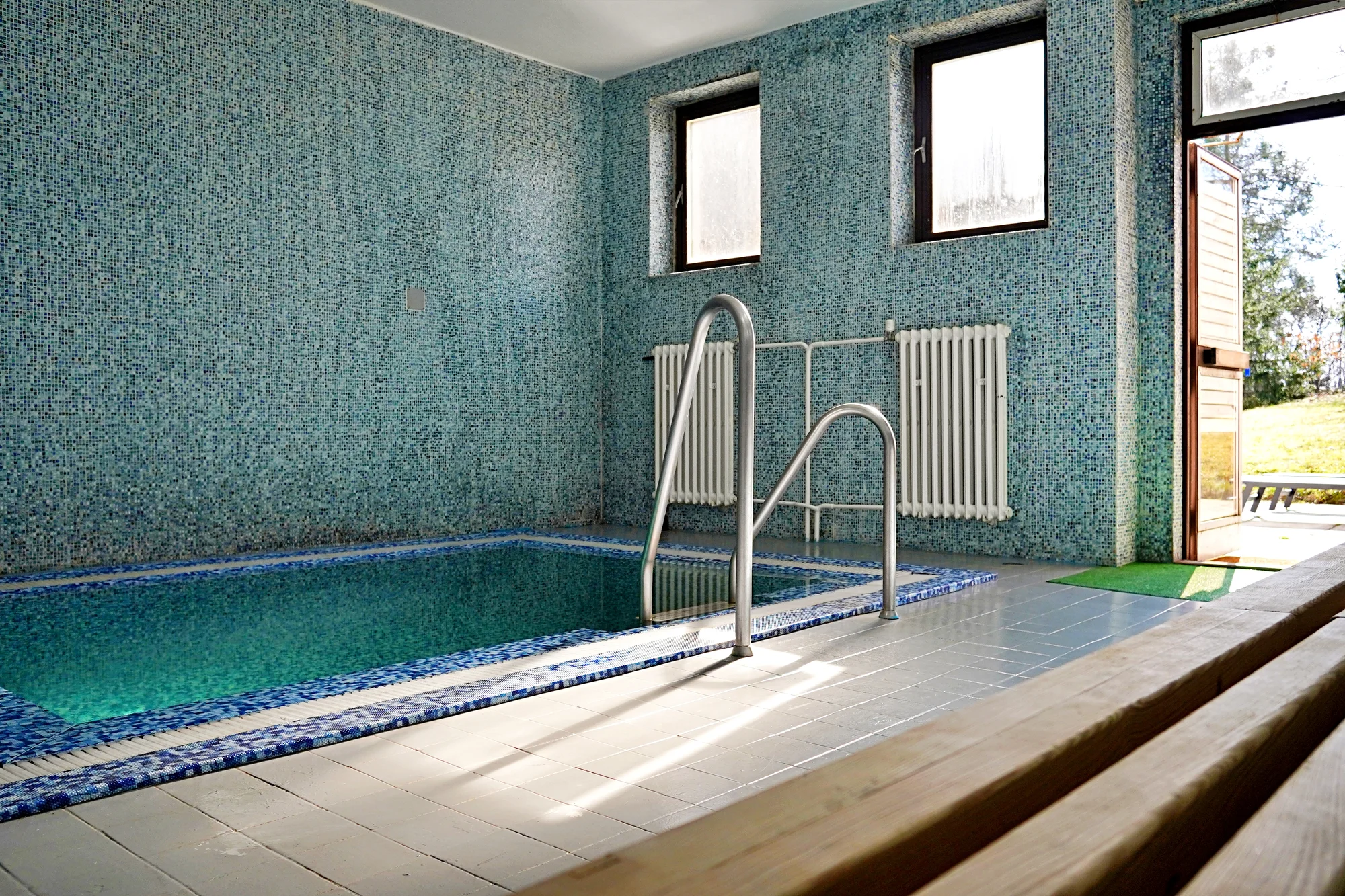 Veřejný wellness s bazénem, saunami, vířivkou a posilovnou pro dospělé i rodinu