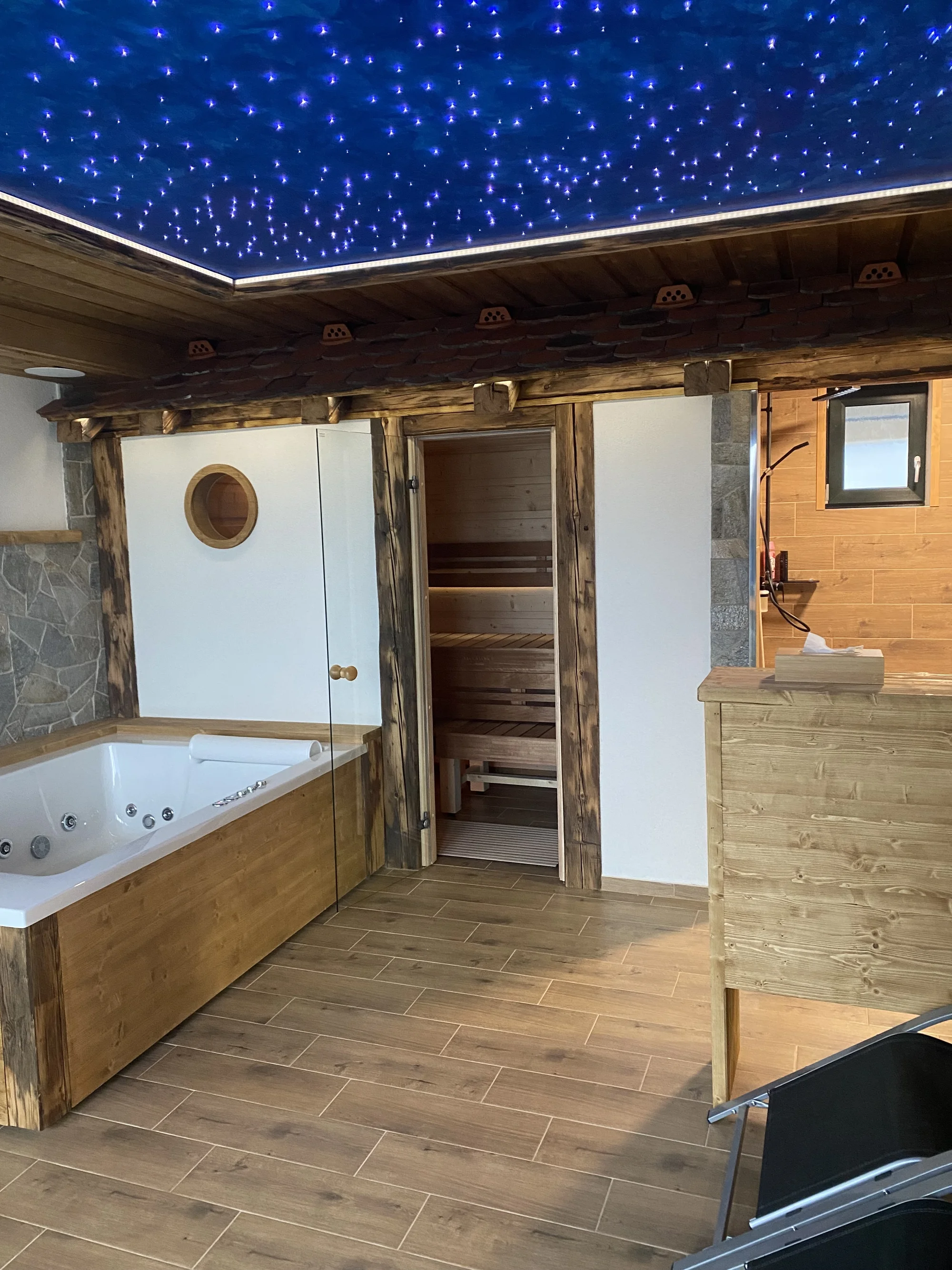 Nádherné apartmány na břehu Lipna: ubytování až pro 6 osob, na podzim wellness, soukromá pláž a slevy na aktivity
