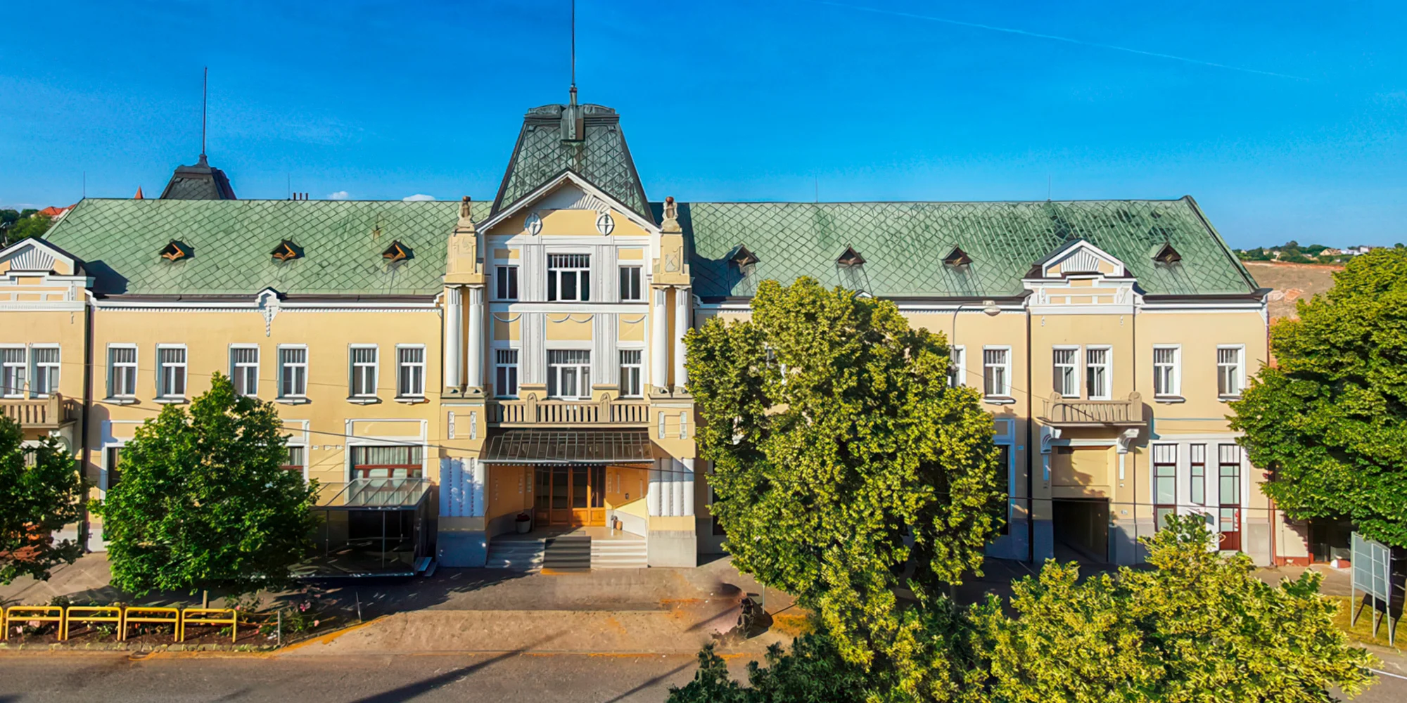 Pobyt na Slovensku v historickém hotelu: snídaně či polopenze i neomezený wellness