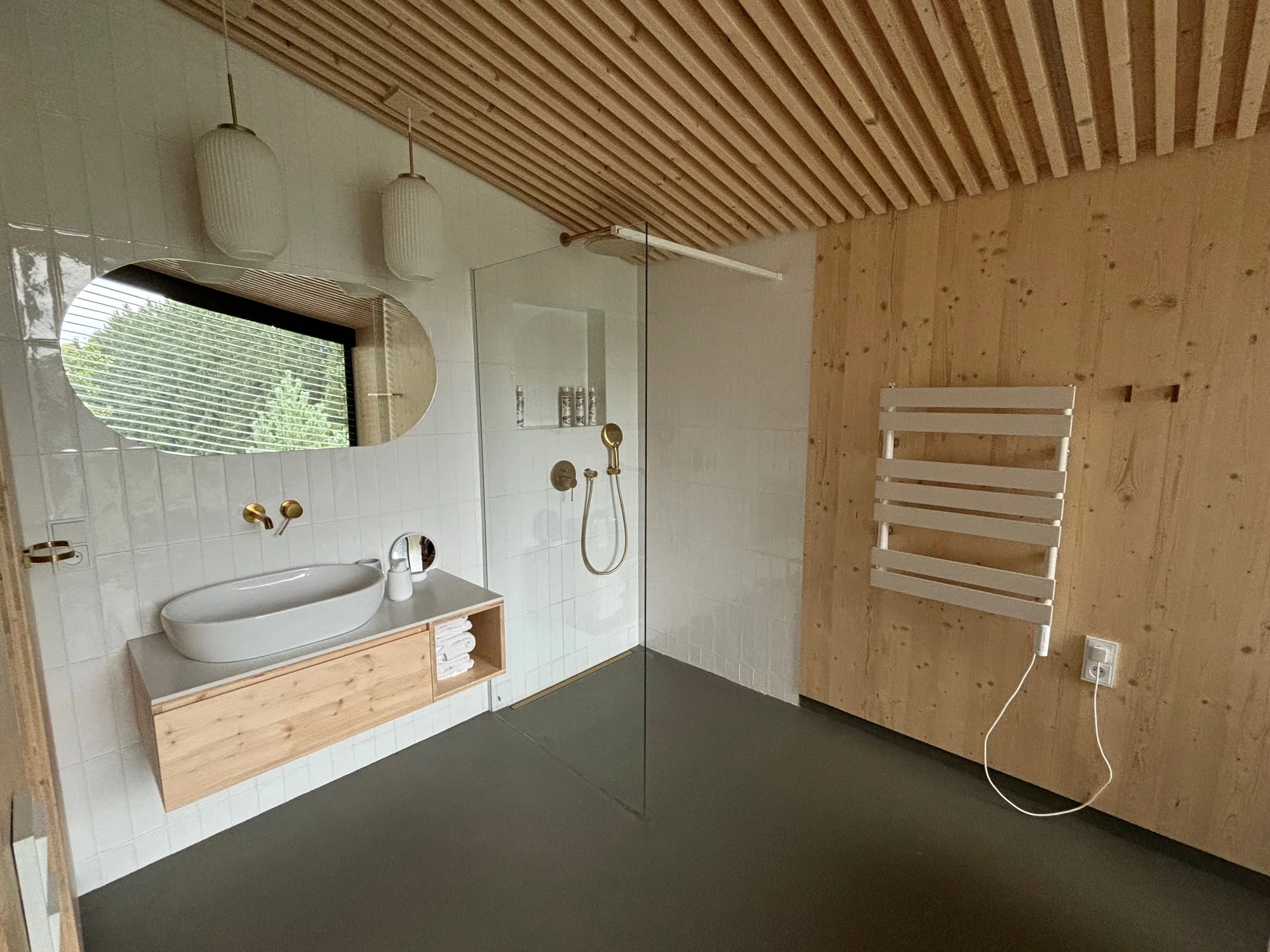 4* Resort Johanka či treehouse na Vysočině: polopenze, vířivka, sauna a dřevěné sudy