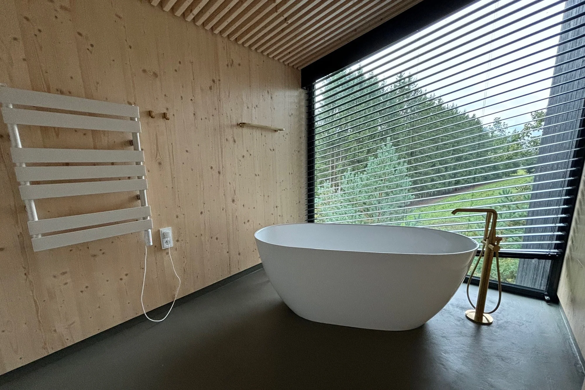 4* Resort Johanka či treehouse na Vysočině: polopenze, vířivka, sauna a dřevěné sudy