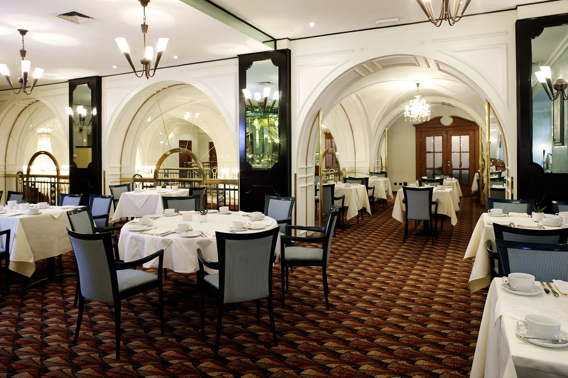 Luxusní hotel u Václavského náměstí: pokoj Deluxe, snídaně, parkování i pozdní check-out