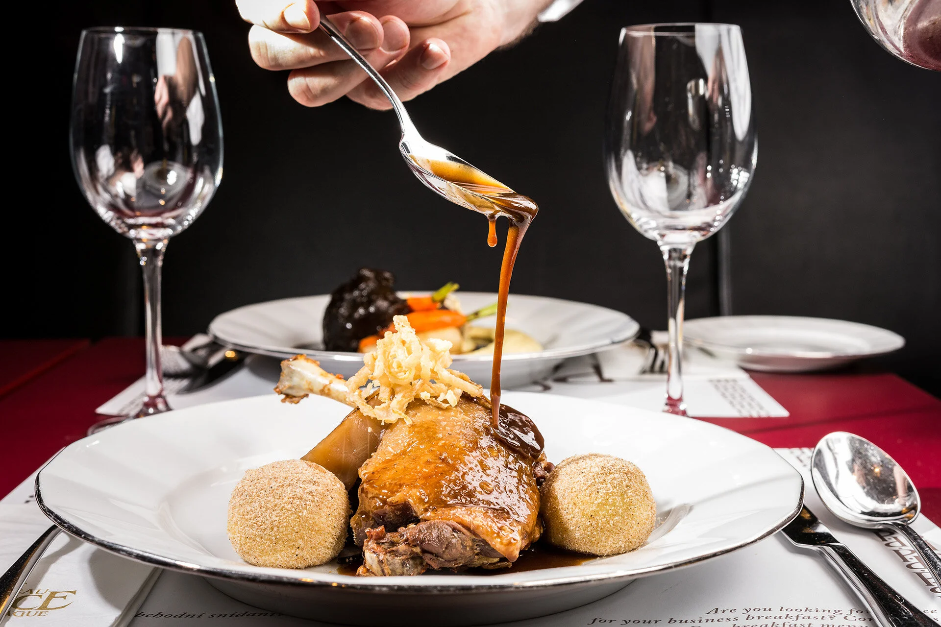 Luxusní hotel u Václavského náměstí: pokoj Deluxe, snídaně, parkování i pozdní check-out