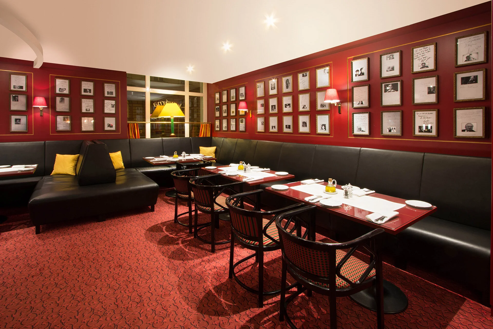 Luxusní hotel u Václavského náměstí: pokoj Deluxe, snídaně, parkování i pozdní check-out
