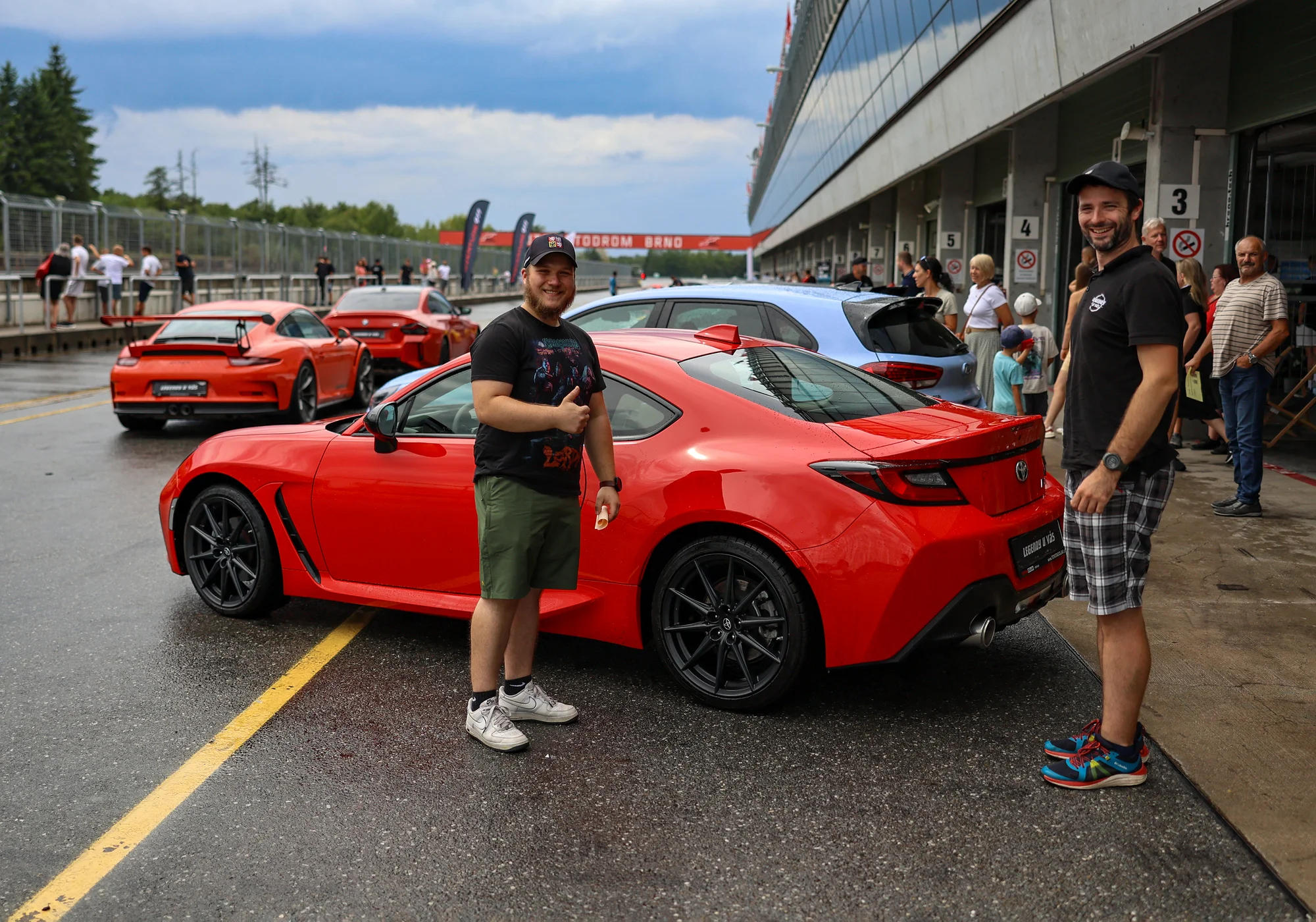 Toyota GR86 na závodním okruhu v Hradci, Mostu, Brně či Sosnové