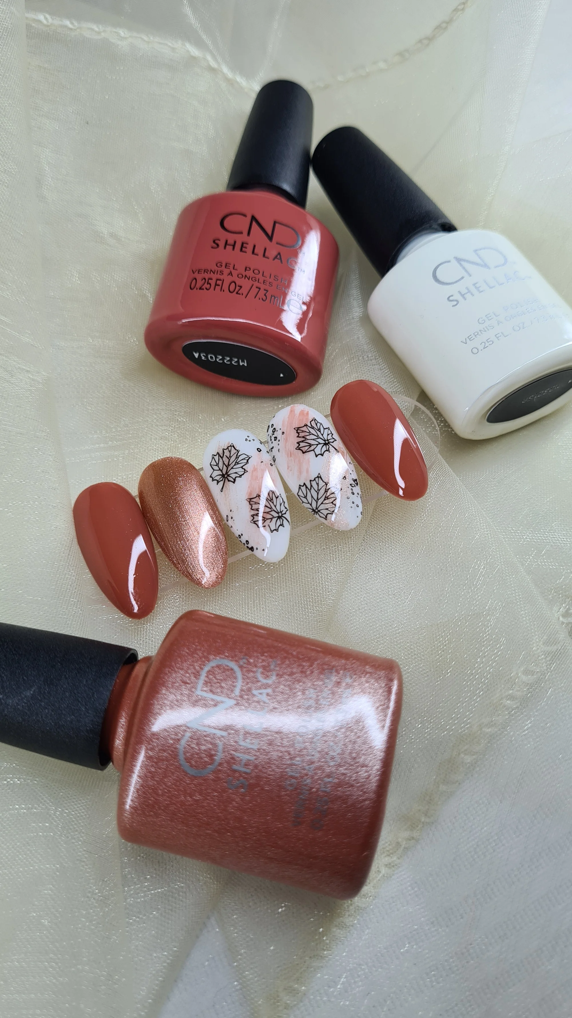 Klasická manikúra s možností CND Shellac, Gellak, P-Shine či parafínového zábalu