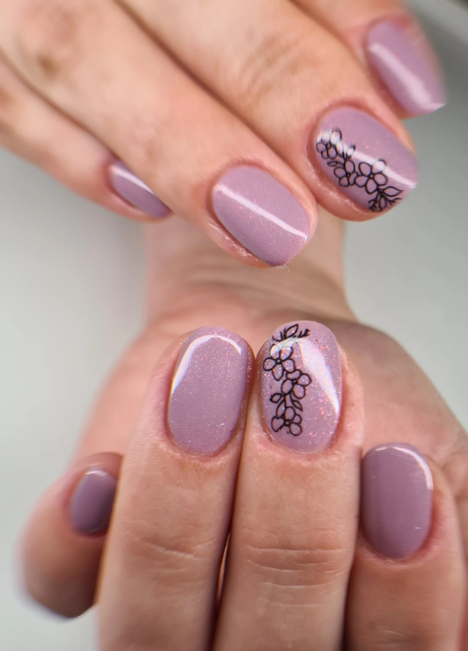 Klasická manikúra s možností CND Shellac, Gellak, P-Shine či parafínového zábalu