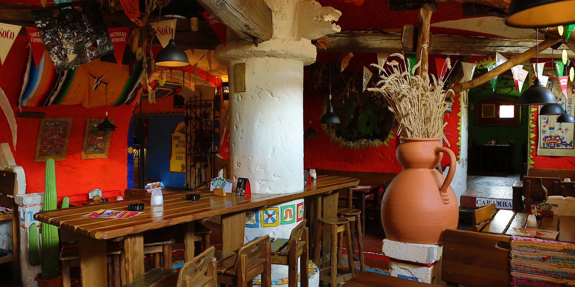 Tříchodové menu v mexické restauraci pro 2 osoby: polévka, plato dobrot dle výběru a dezert