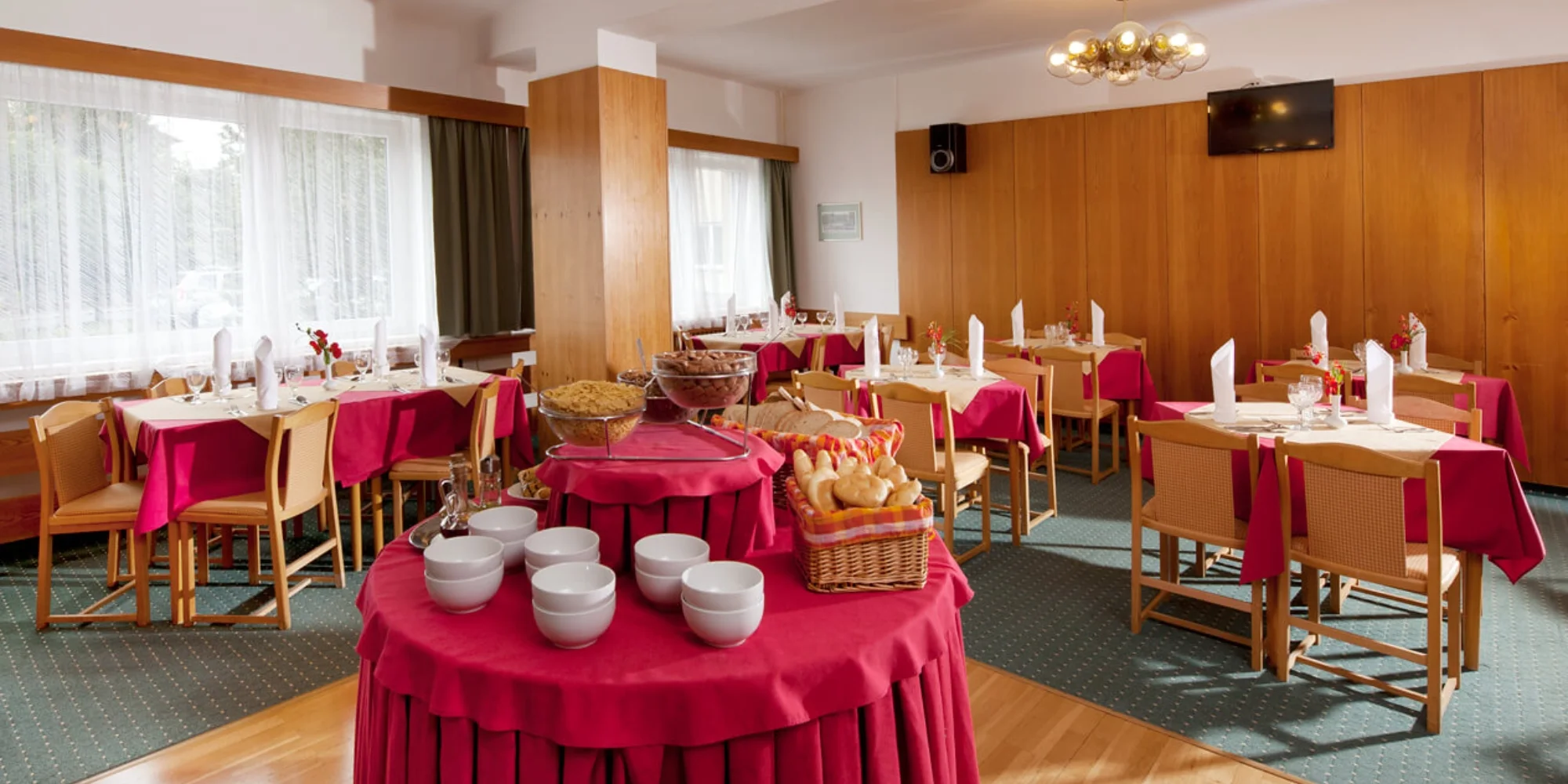 3* penzion ve Františkových lázních: snídaně, láhev vína i wellness procedury