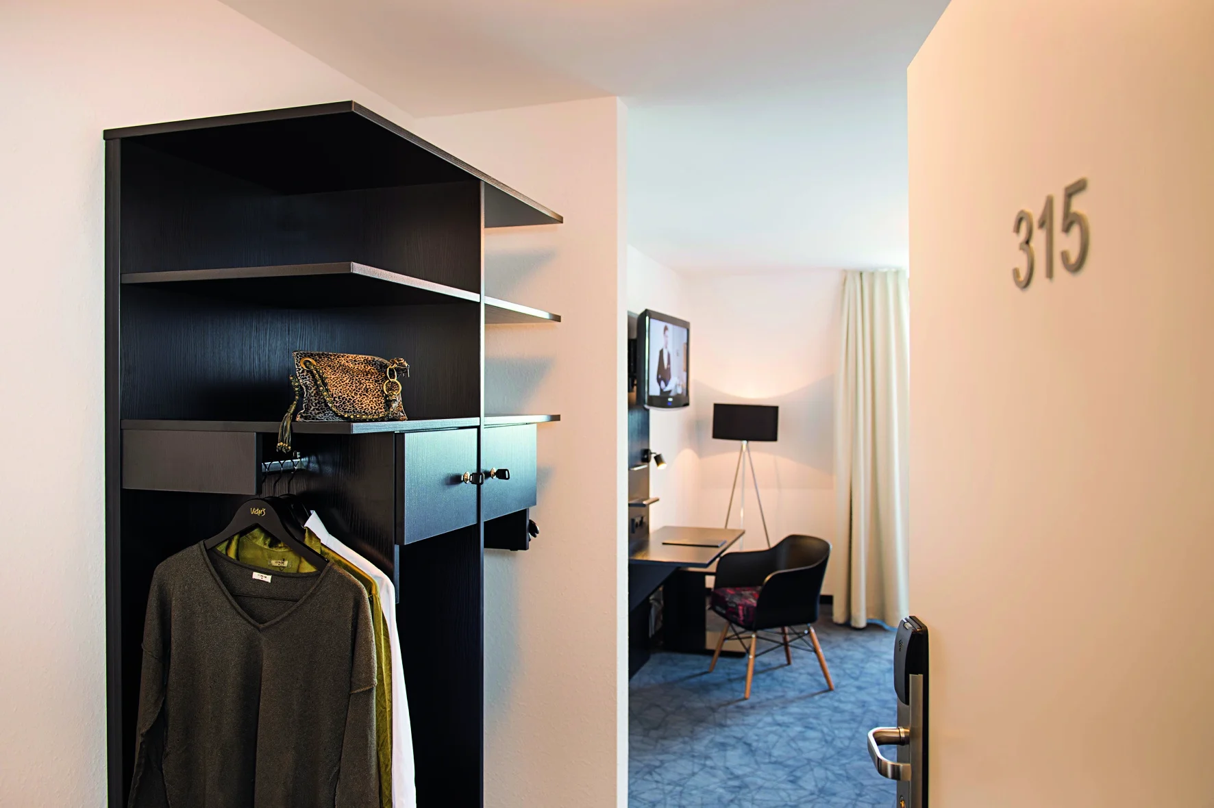 Příjemný hotel u Mnichova s bufetovými snídaněmi a welcome drinkem