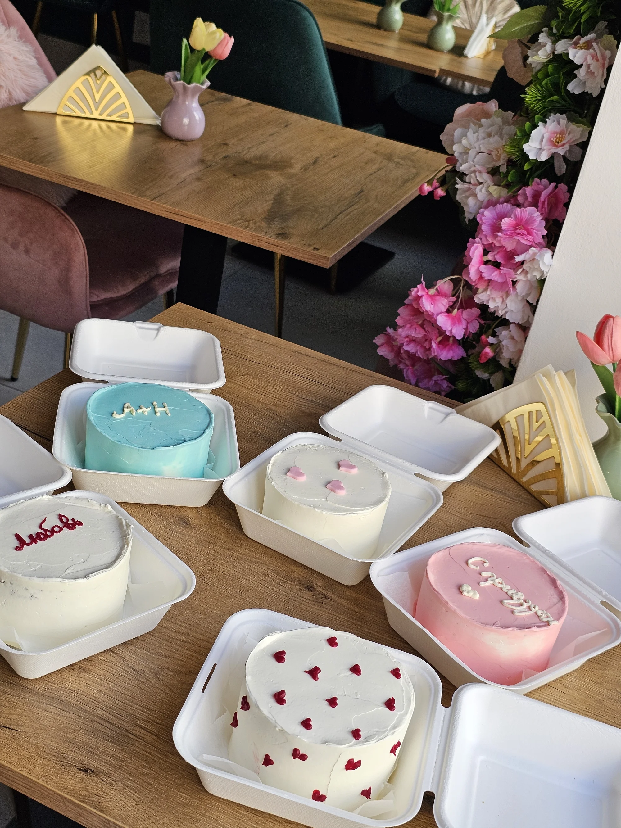 Bento cake dle vlastního přání: mini dortík s náplním, zdobením a textem dle výběru
