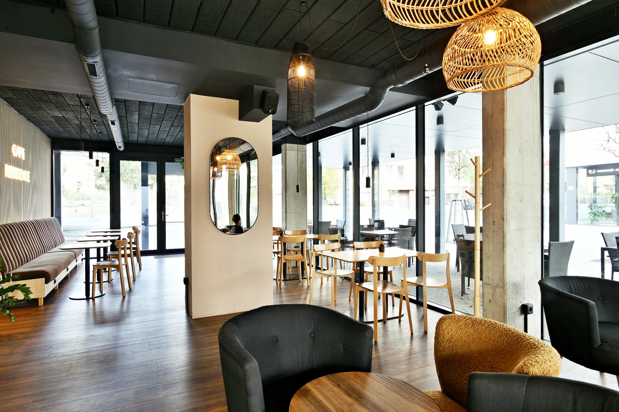 Brunch v nově otevřené kavárně v Braníku: palačinky i vejce Benedikt, káva, čaj či limo