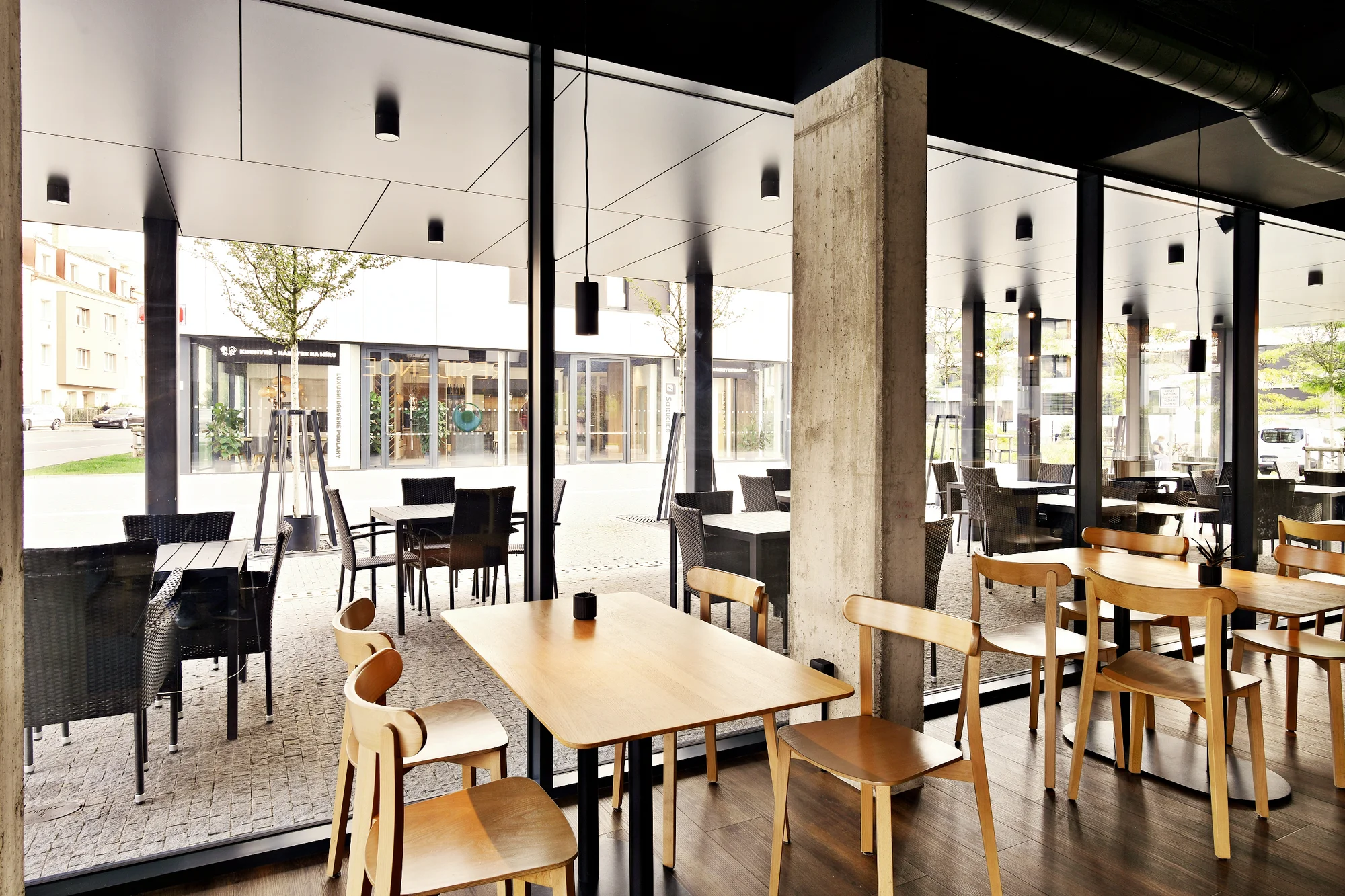 Káva, čaj nebo limonáda a dort dle výběru v nové kavárně Cafe Residence v Braníku