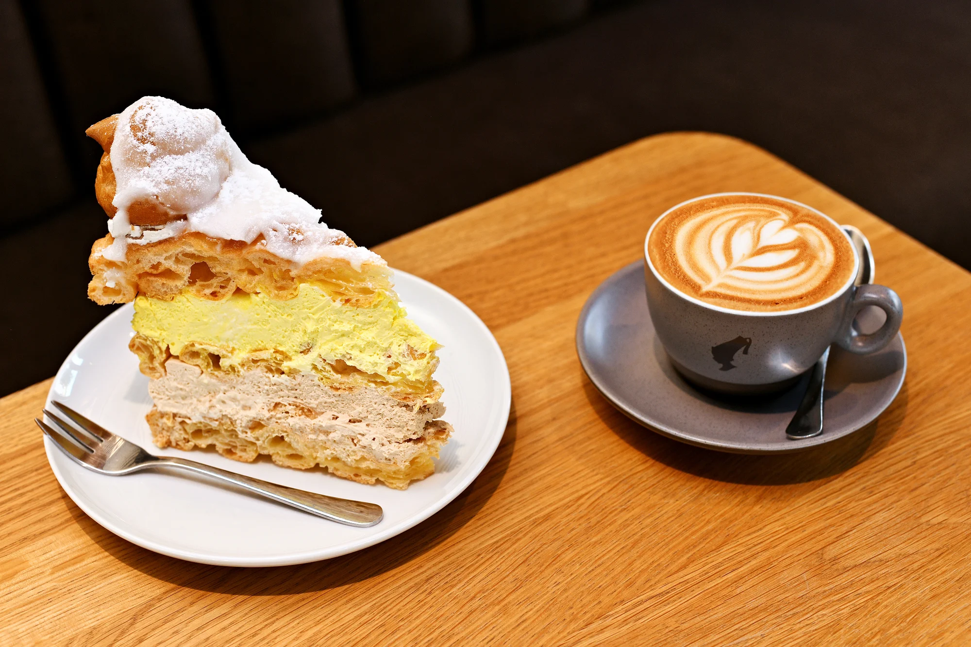 Káva, čaj nebo limonáda a dort dle výběru v nové kavárně Cafe Residence v Braníku