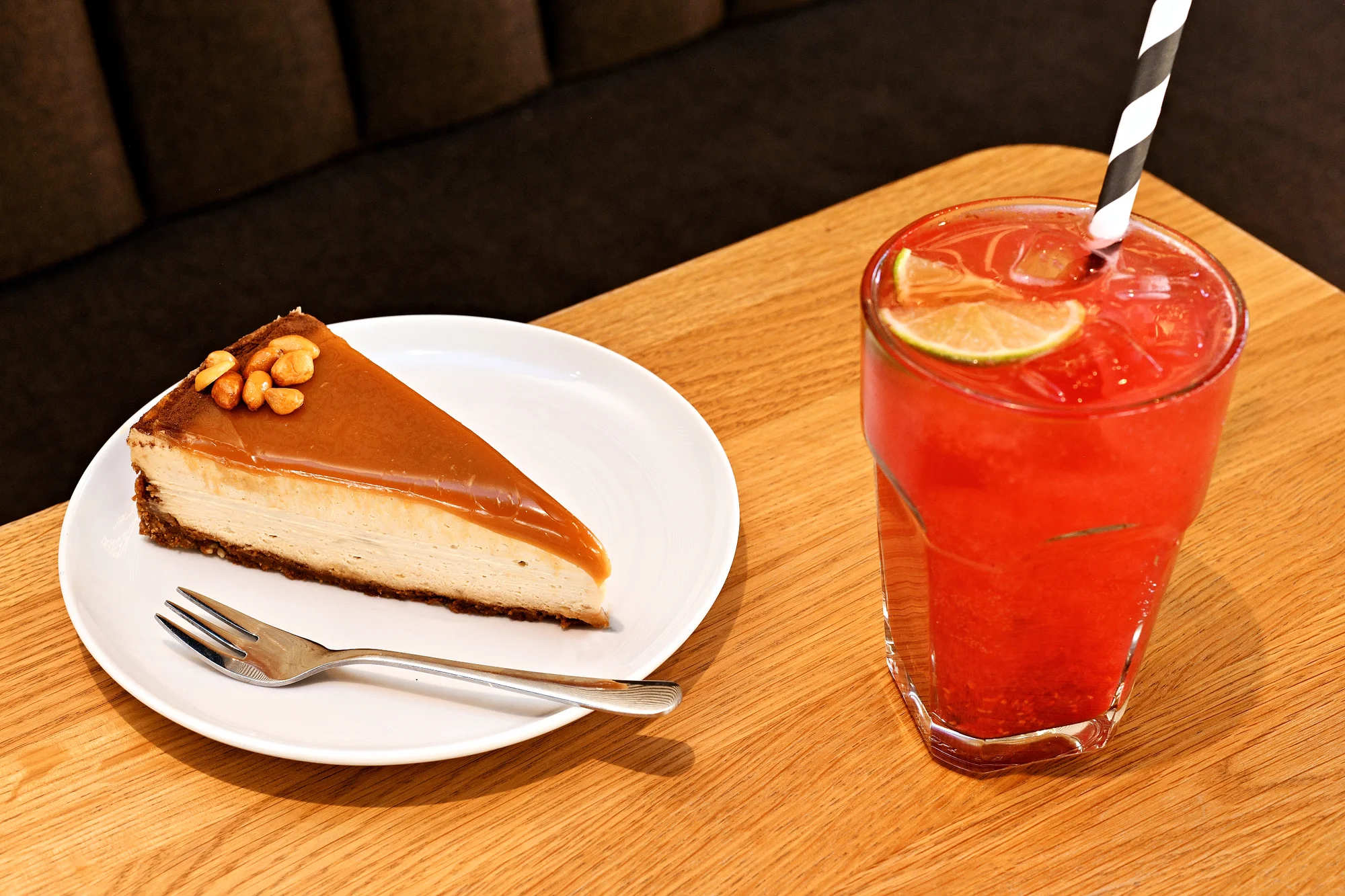 Káva, čaj nebo limonáda a dort dle výběru v nové kavárně Cafe Residence v Braníku