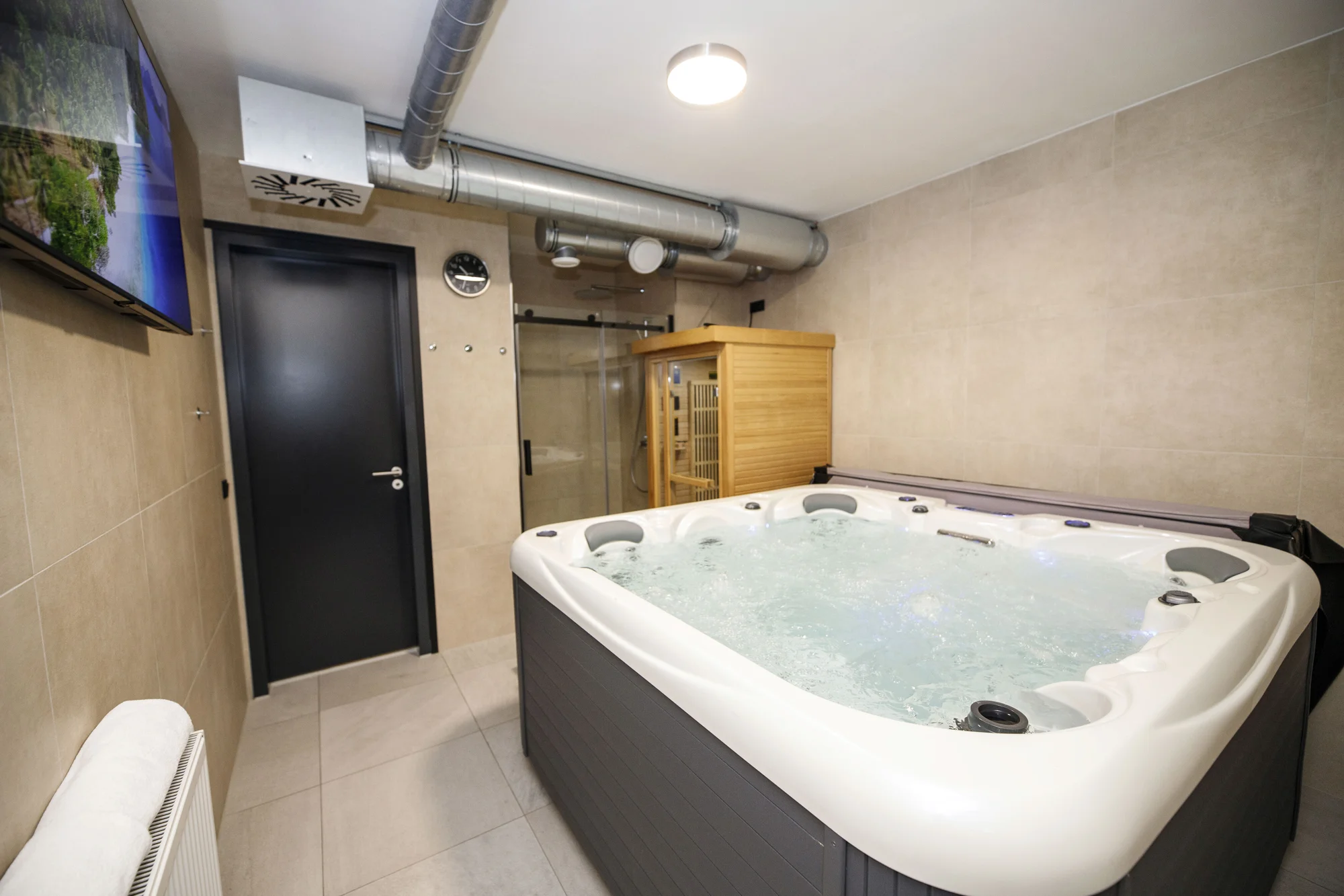 Relax v Harrachově: pokoj nebo apartmán s privátní vířivkou a snídaní