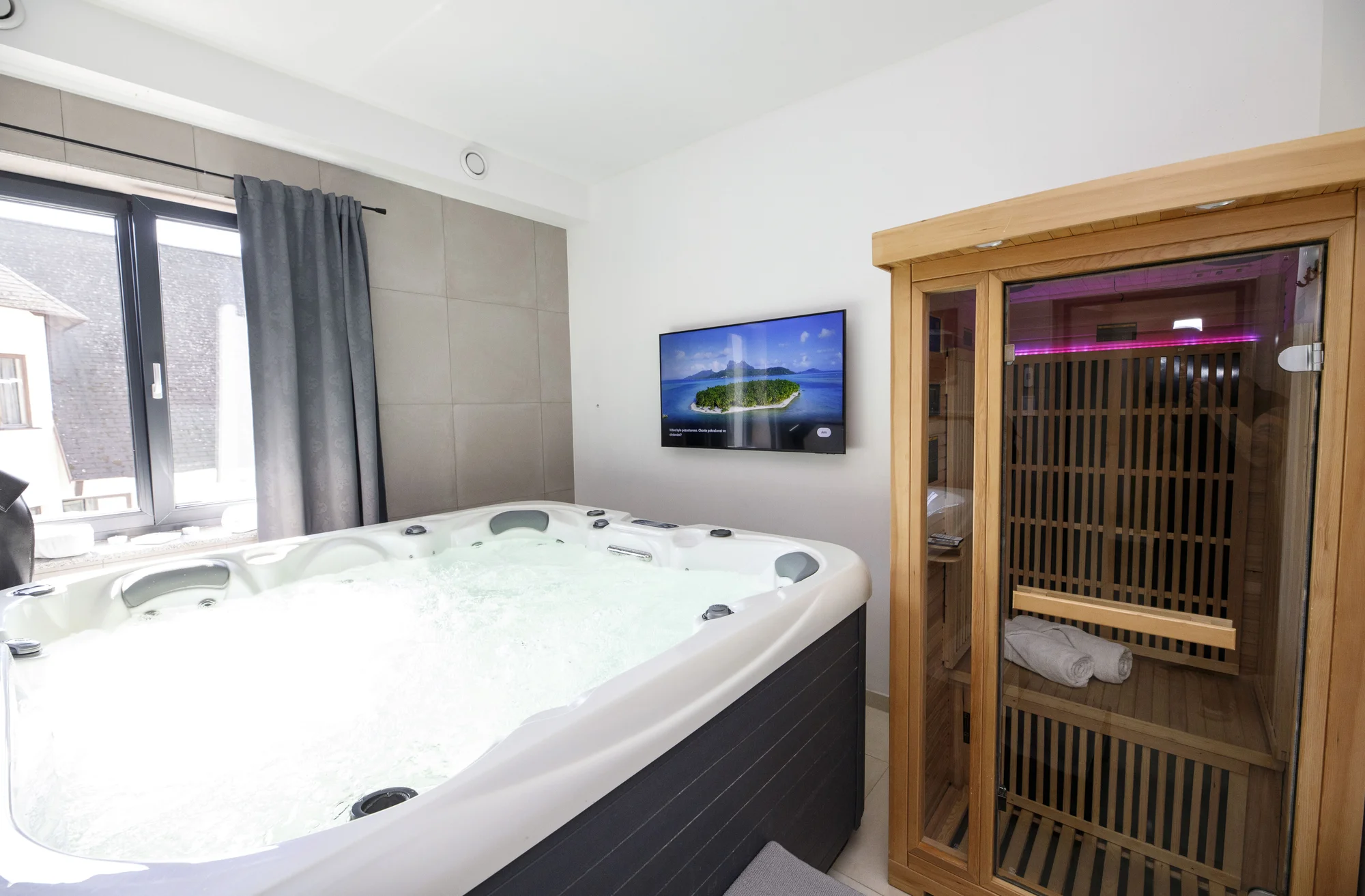 Relax v Harrachově: pokoj nebo apartmán s privátní vířivkou a snídaní