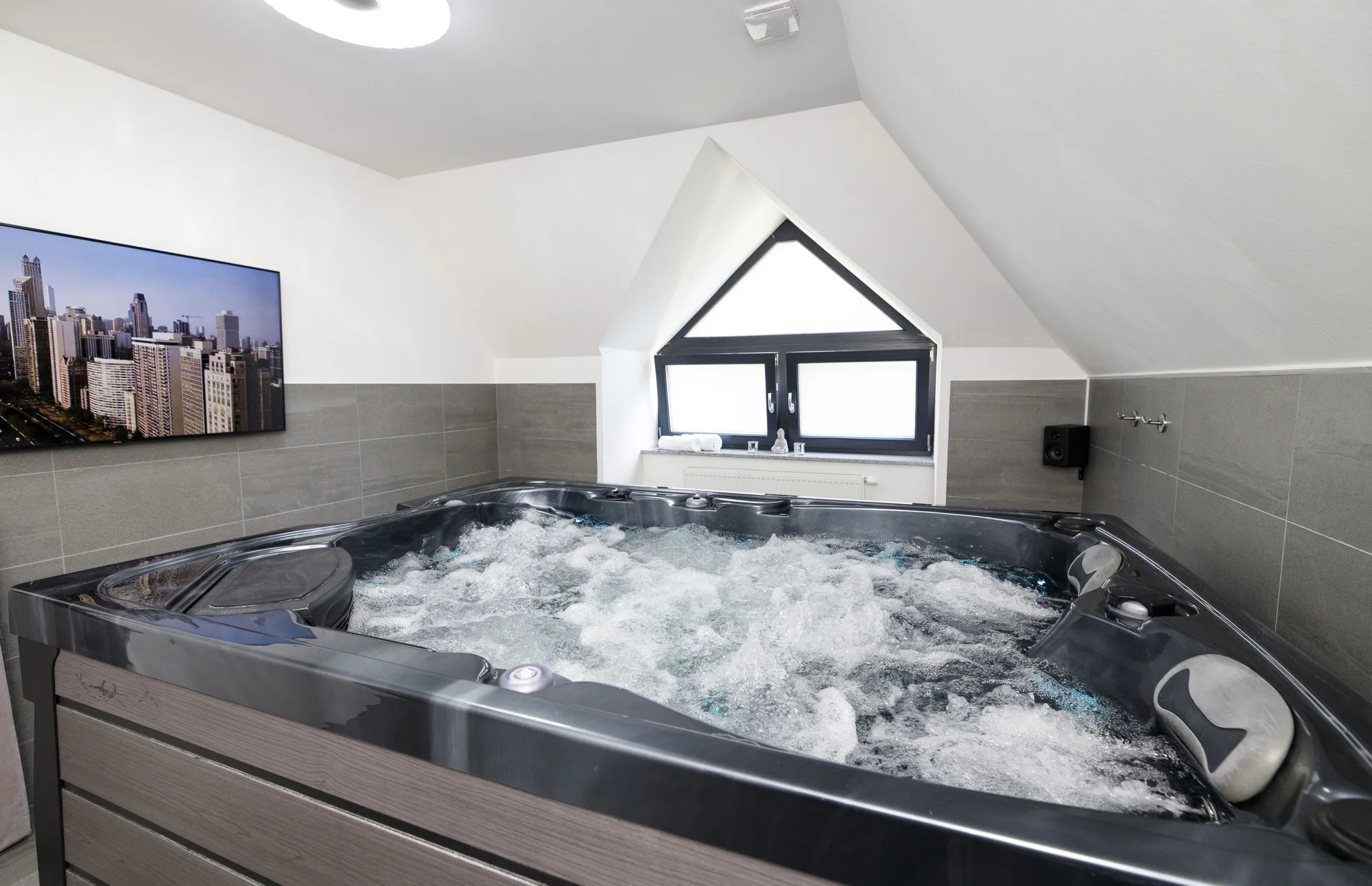 Relax v Harrachově: pokoj nebo apartmán s privátní vířivkou a snídaní