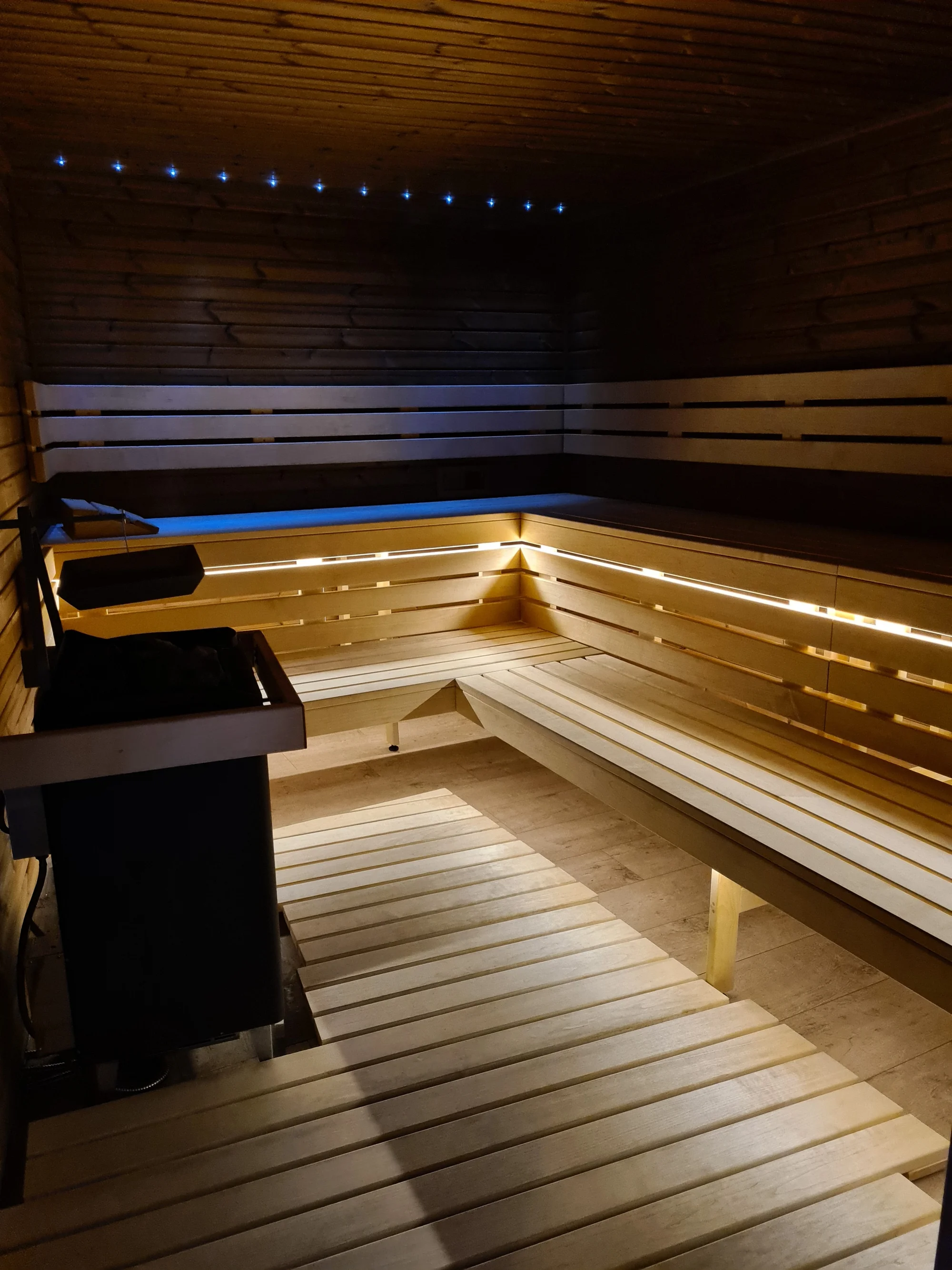 Na 120 minut do veřejného wellness: několik saun, parní kabina, vířivka
