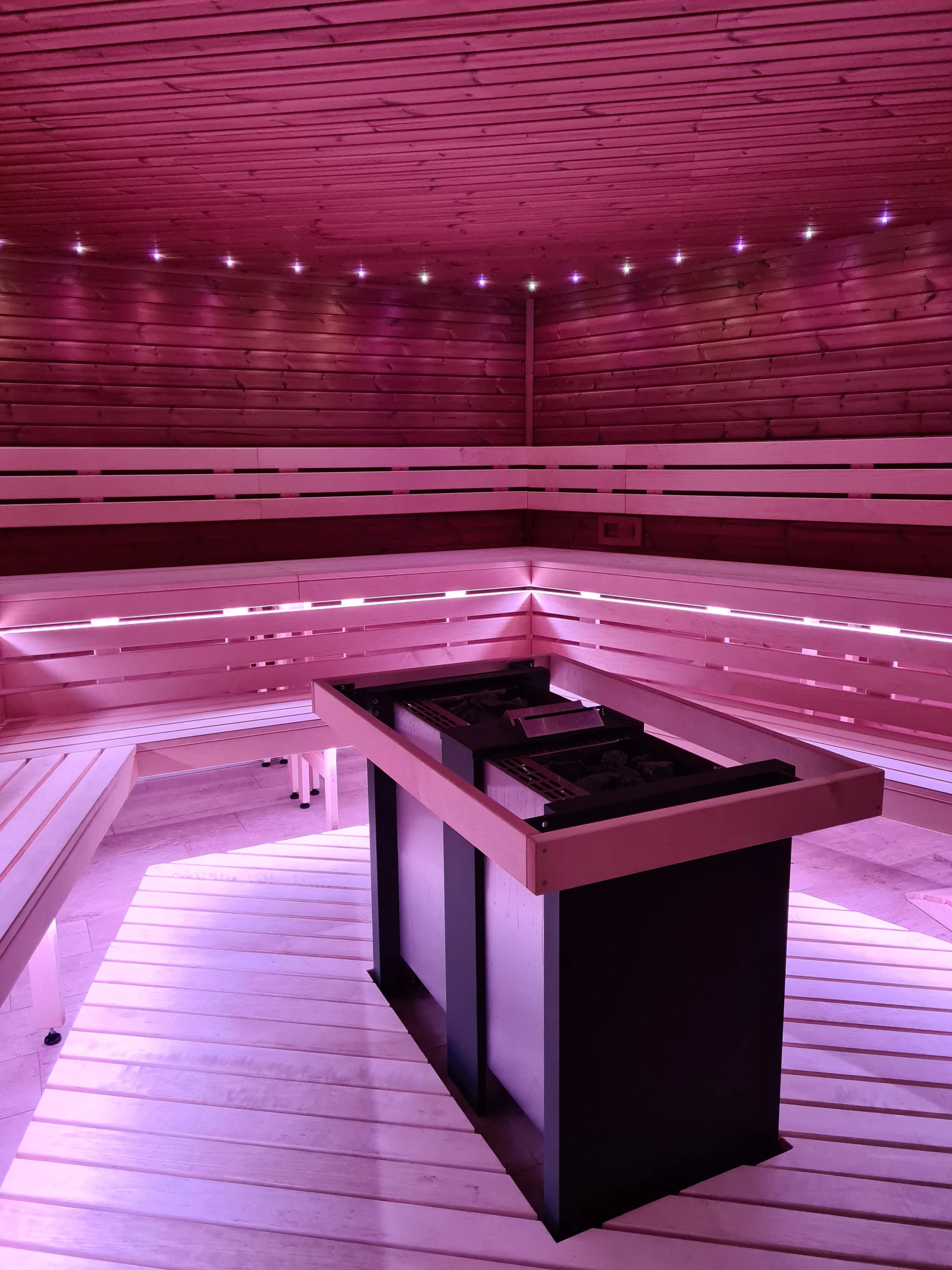 Na 120 minut do veřejného wellness: několik saun, parní kabina, vířivka