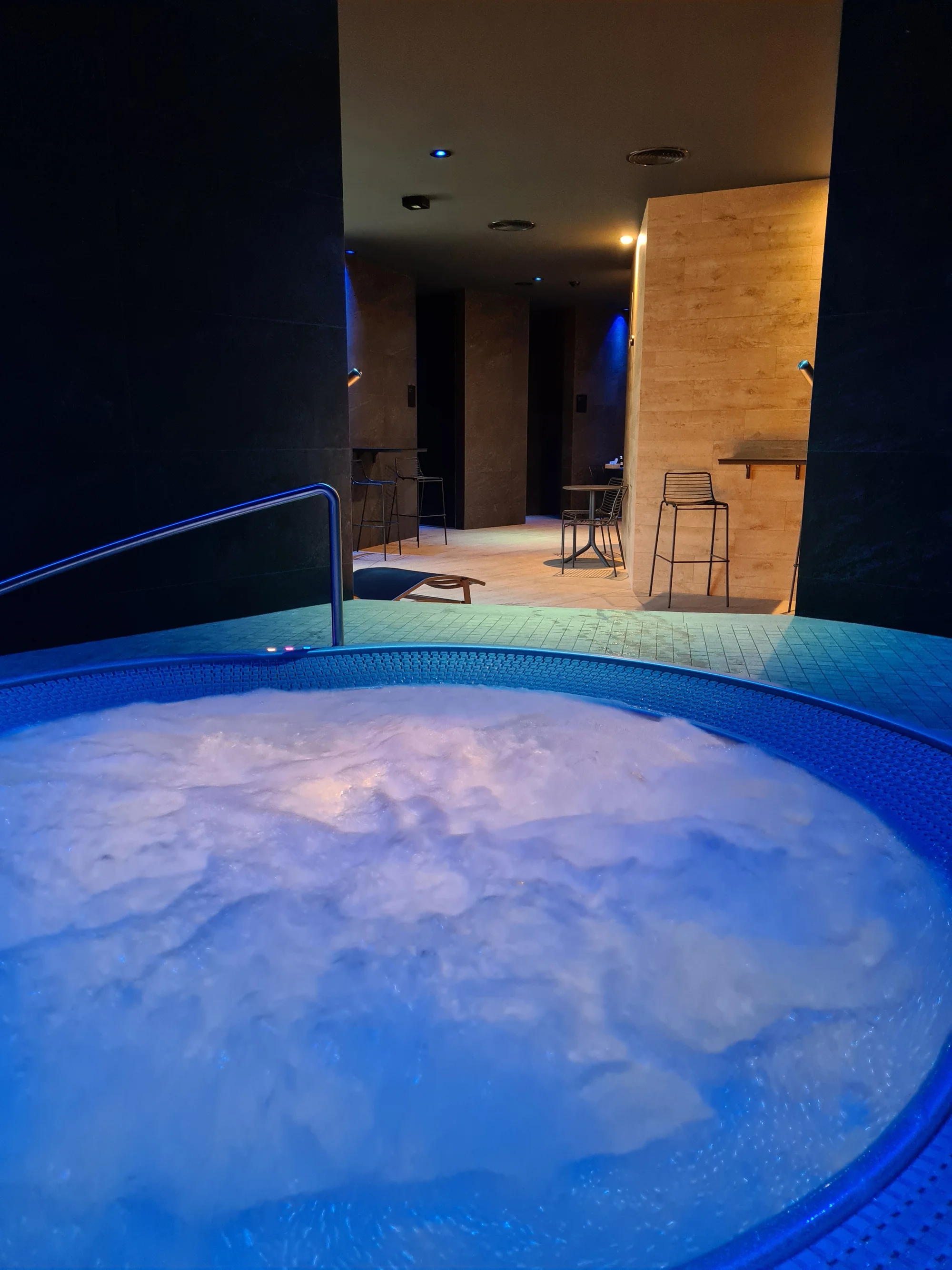 Na 120 minut do veřejného wellness: několik saun, parní kabina, vířivka