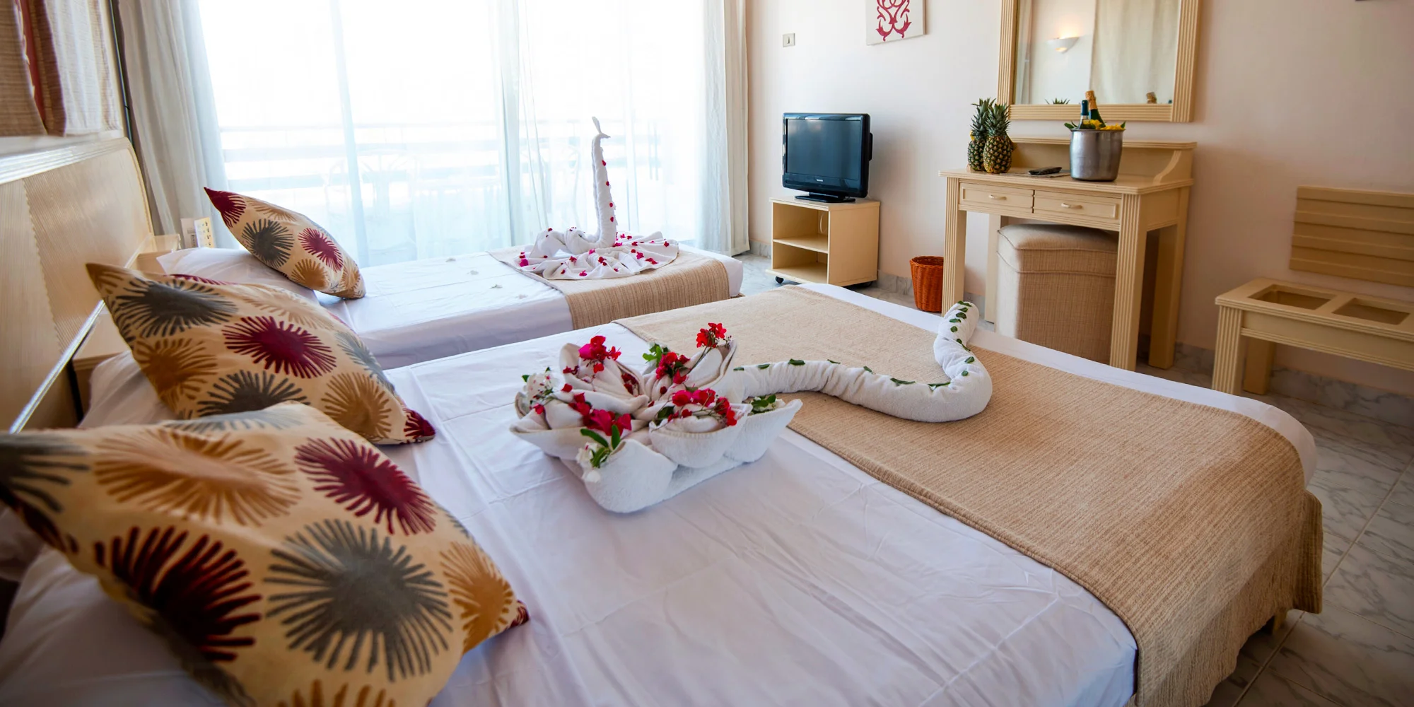 Na 7 nocí letecky do Hurghady: The Grand Hotel***+ přímo u pláže, all inclusive i bazén